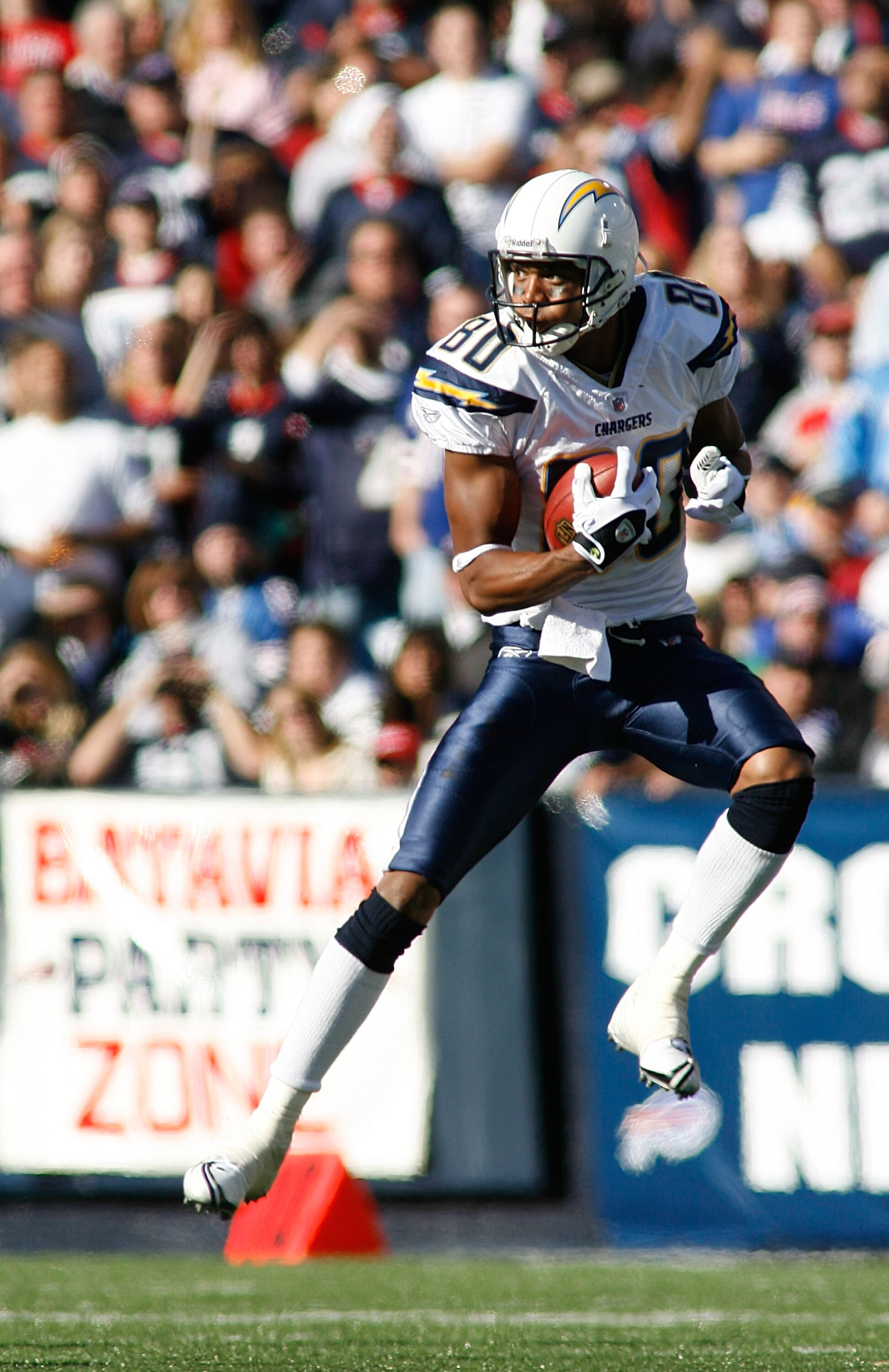ORCHARD PARK, NY - OCTOBER 19: Malcolm Floyd #80 of the San Diego Chargers makes a catch against the Buffalo Bills  on October 19, 2008 at Ralph Wilson Stadium in Orchard Park, New York. Buffalo won 23-14.  (Photo by Rick Stewart/Getty Images)
