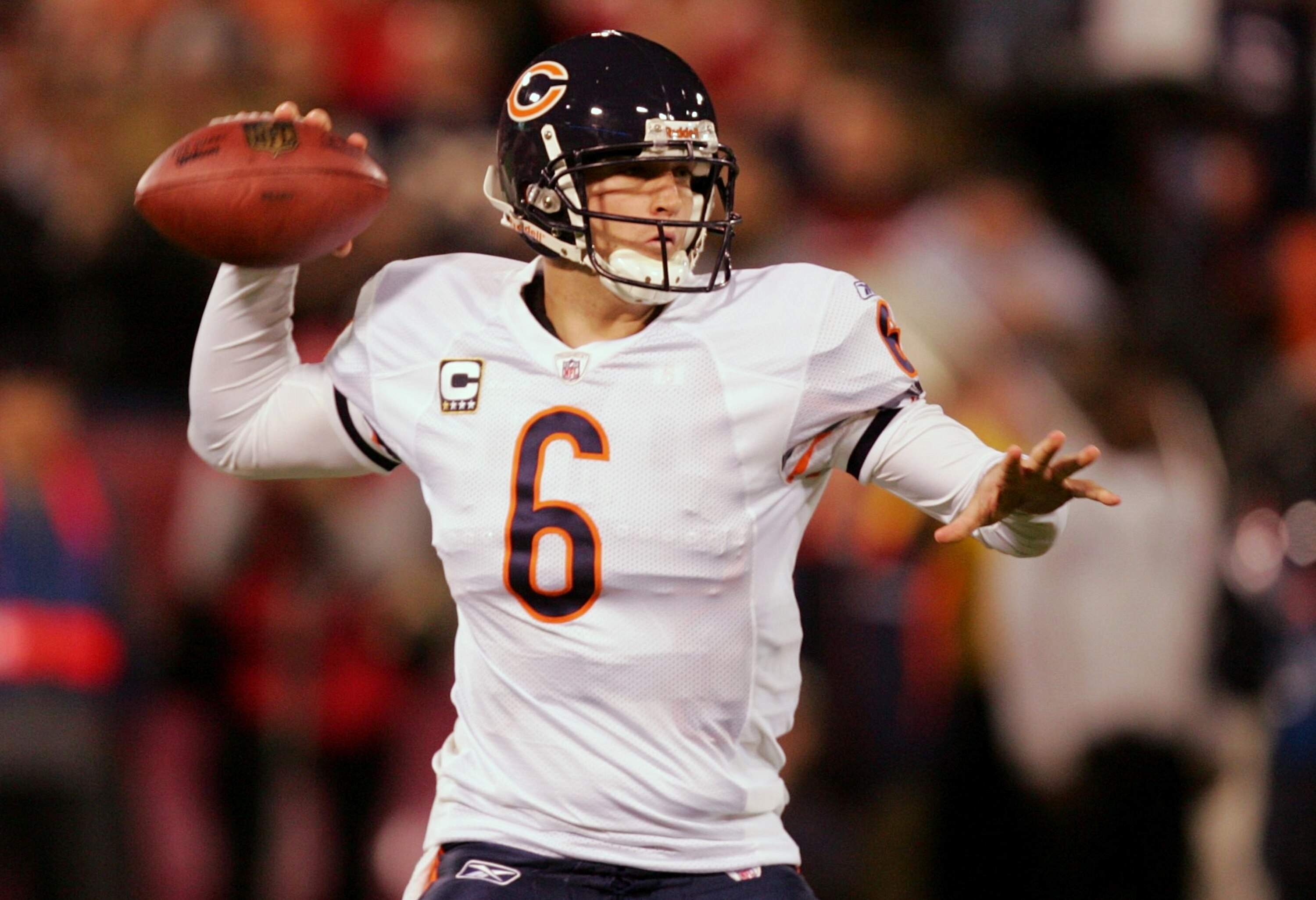 SAN FRANCISCO - NOVEMBER 12: Quarterback Jay Cutler #6 of the Chicago Bears passes the ball in the first quarter against the San Francisco 49ers at Candlestick Park on November 12, 2009 in San Francisco, California.  (Photo by Ezra Shaw/Getty Images)