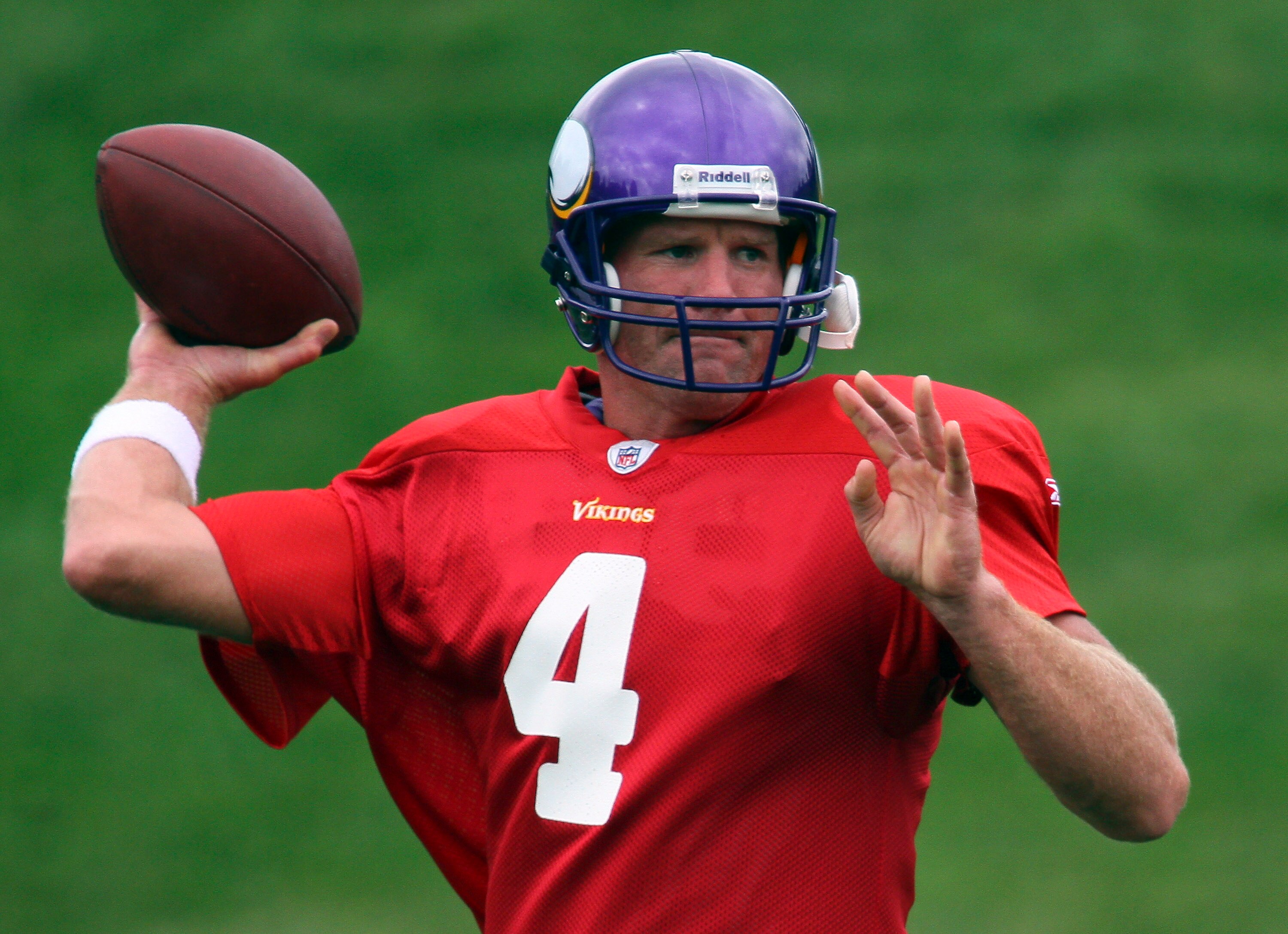 EDEN PRAIRIE, MN - AUGUST 18: Quarterback Brett Favre #4 of the Minnesota Vikings participates in his first morning practice since returning to Vikings Winter Park on August 18, 2010 in Eden Prairie, Minnesota. Favre injured his ankle last year and had be
