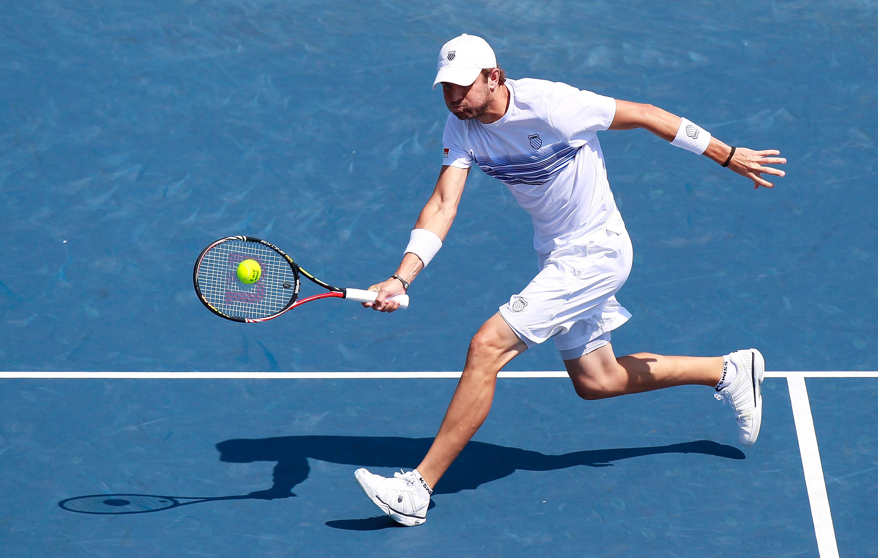 CINCINNATI - AUGUST 20:  Mardy Fish returns a forehand to Andy Murray of Great Britain during Day 5 of the Western & Southern Financial Group Masters at the Lindner Family Tennis Center on August 20, 2010 in Cincinnati, Ohio.  (Photo by Kevin C. Cox/Getty