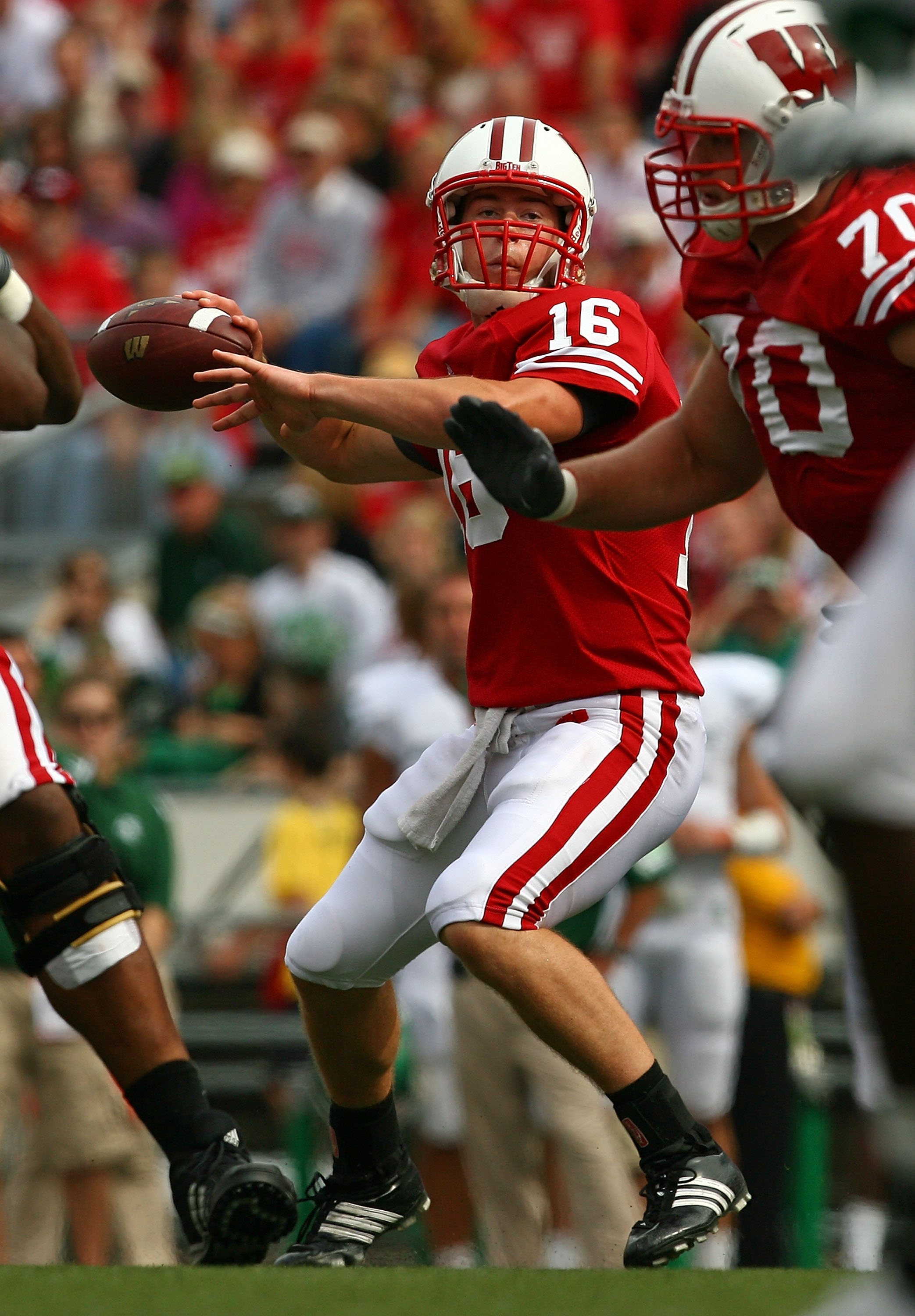 MADISON, WI - SEPTEMBER 26:  Scott Tolzien #16 of the Wisconsin Badgers looks for a receiver against the Michigan State Spartans on September 26, 2009 at Camp Randall Stadium in Madison, Wisconsin.  (Photo by Jonathan Daniel/Getty Images)
