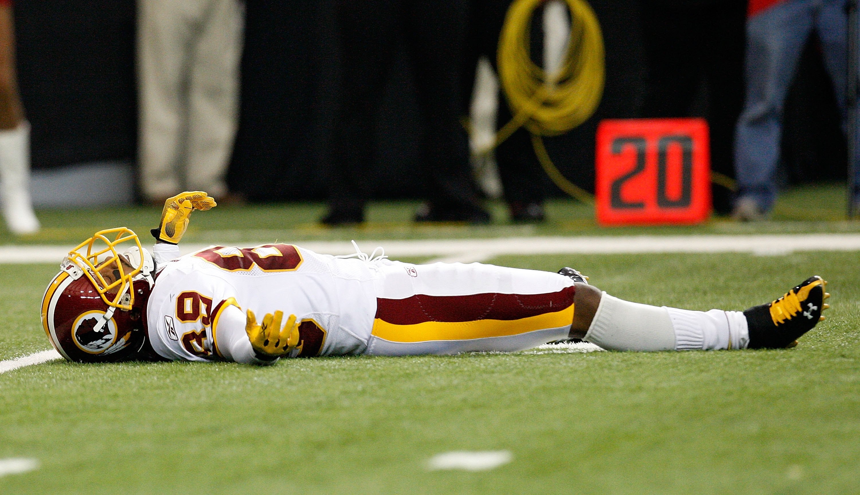 ATLANTA - NOVEMBER 08:  Santana Moss #89 of the Washington Redskins lies on the field after having a pass broken up by the Atlanta Falcons at Georgia Dome on November 8, 2009 in Atlanta, Georgia.  (Photo by Kevin C. Cox/Getty Images)