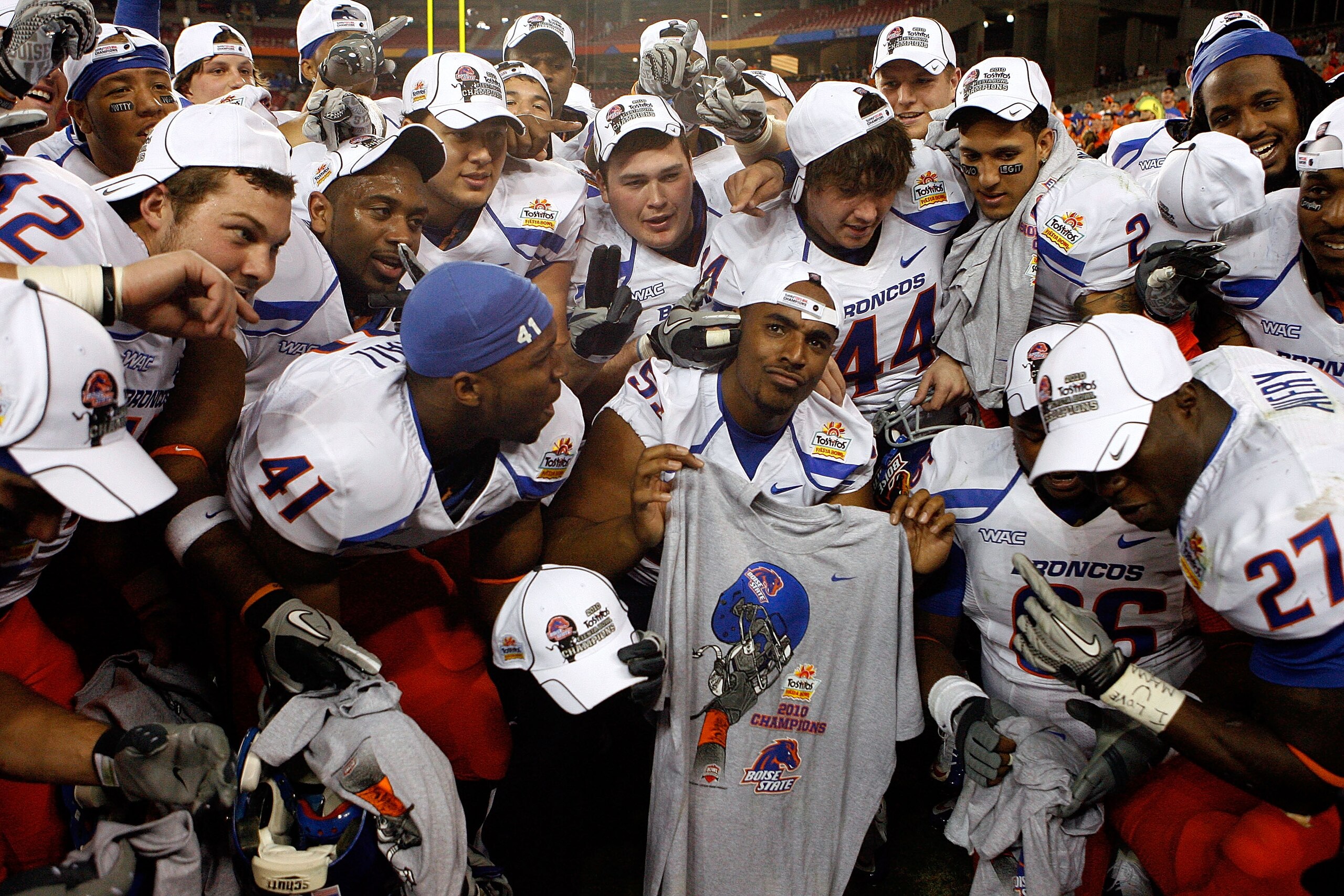 GLENDALE, AZ - JANUARY 04: The Boise State Broncos celebrate after defeating the TCU Horned Frogs 17-10 during the Tostitos Fiesta Bowl at the Universtity of Phoenix Stadium on January 4, 2010 in Glendale, Arizona. (Photo by Christian Petersen/Getty Ima GLENDALE, AZ - JANUARY 04: The Boise State Broncos celebrate after defeating the TCU Horned Frogs 17-10 during the Tostitos Fiesta Bowl at the Universtity of Phoenix Stadium on January 4, 2010 in Glendale, Arizona. (Photo by Christian Petersen/Getty Ima
