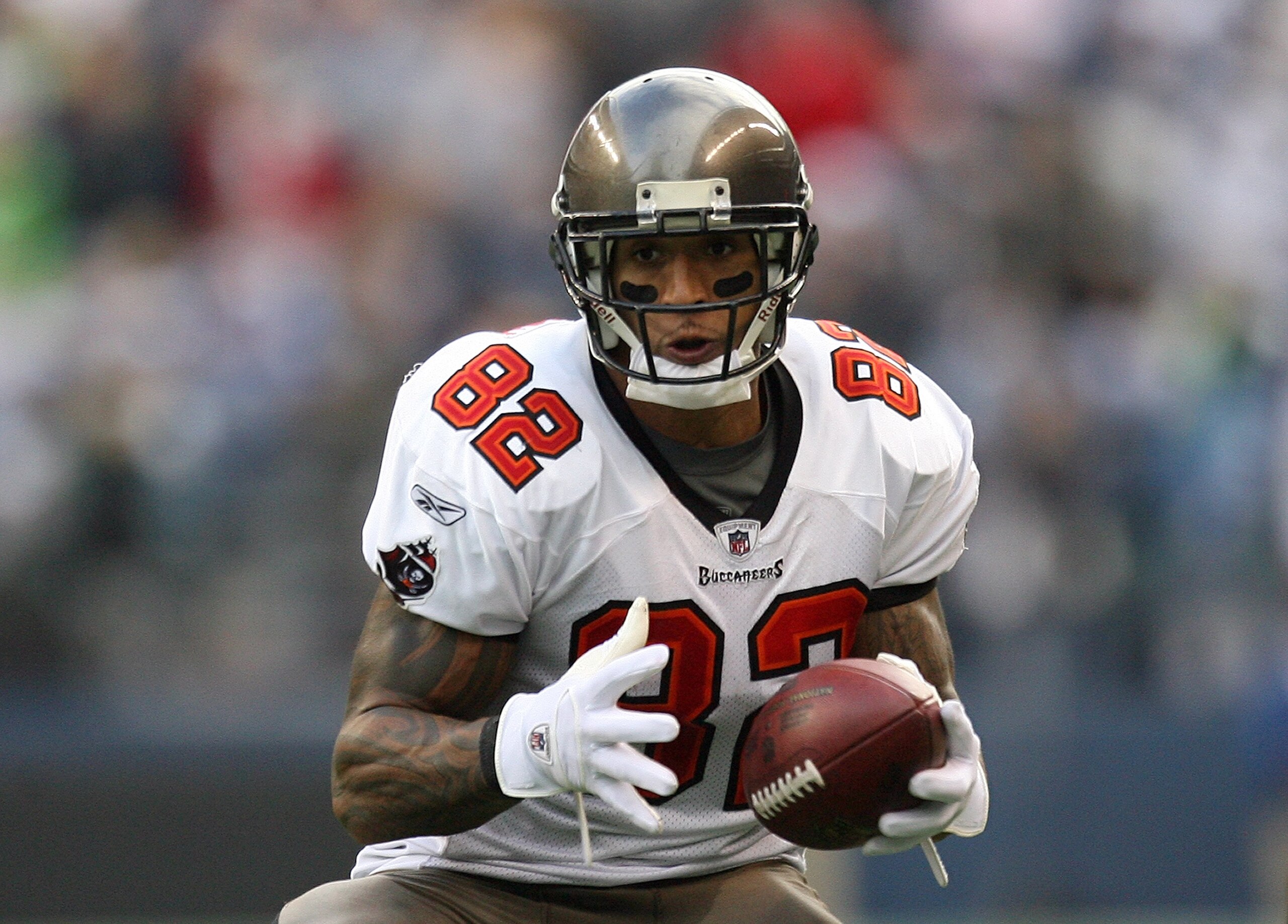 SEATTLE - DECEMBER 20:  Kellen Winslow #82 of the Tampa Bay Buccaneers runs with the ball for yardage during their game against the Seattle Seahawks on December 20, 2009 at Qwest Field in Seattle, Washington. The Buccaneers defeated the Seahawks 24-7. (Ph
