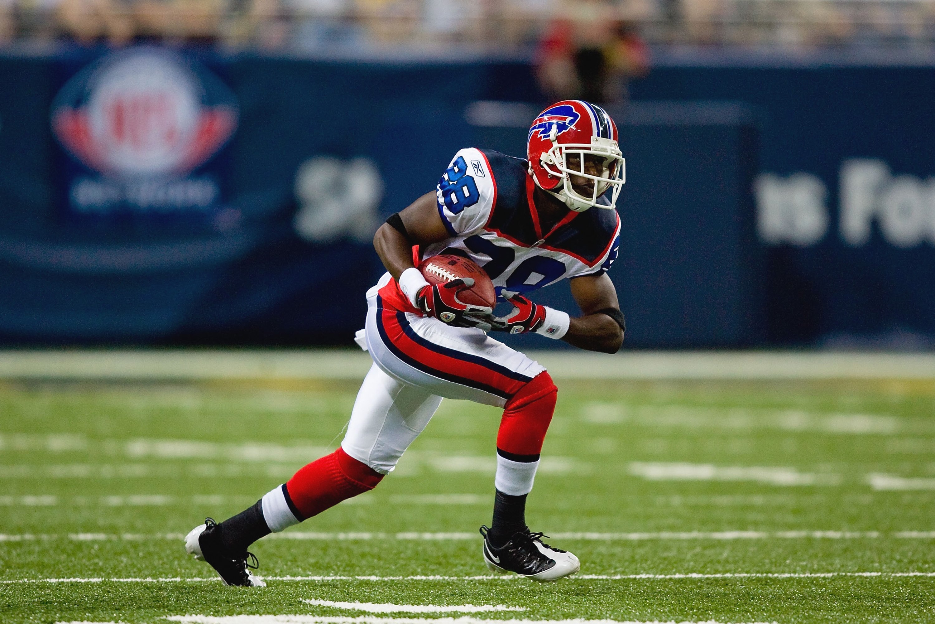 ST. LOUIS, MO - SEPTEMBER 28: Leodis McKelvin #28 of the Buffalo Bills carries the ball during the game against the St. Louis Rams at Edward Jones Dome on September 28, 2008 in St. Louis, Missouri. (Photo by Dilip Vishwanat/Getty Images)