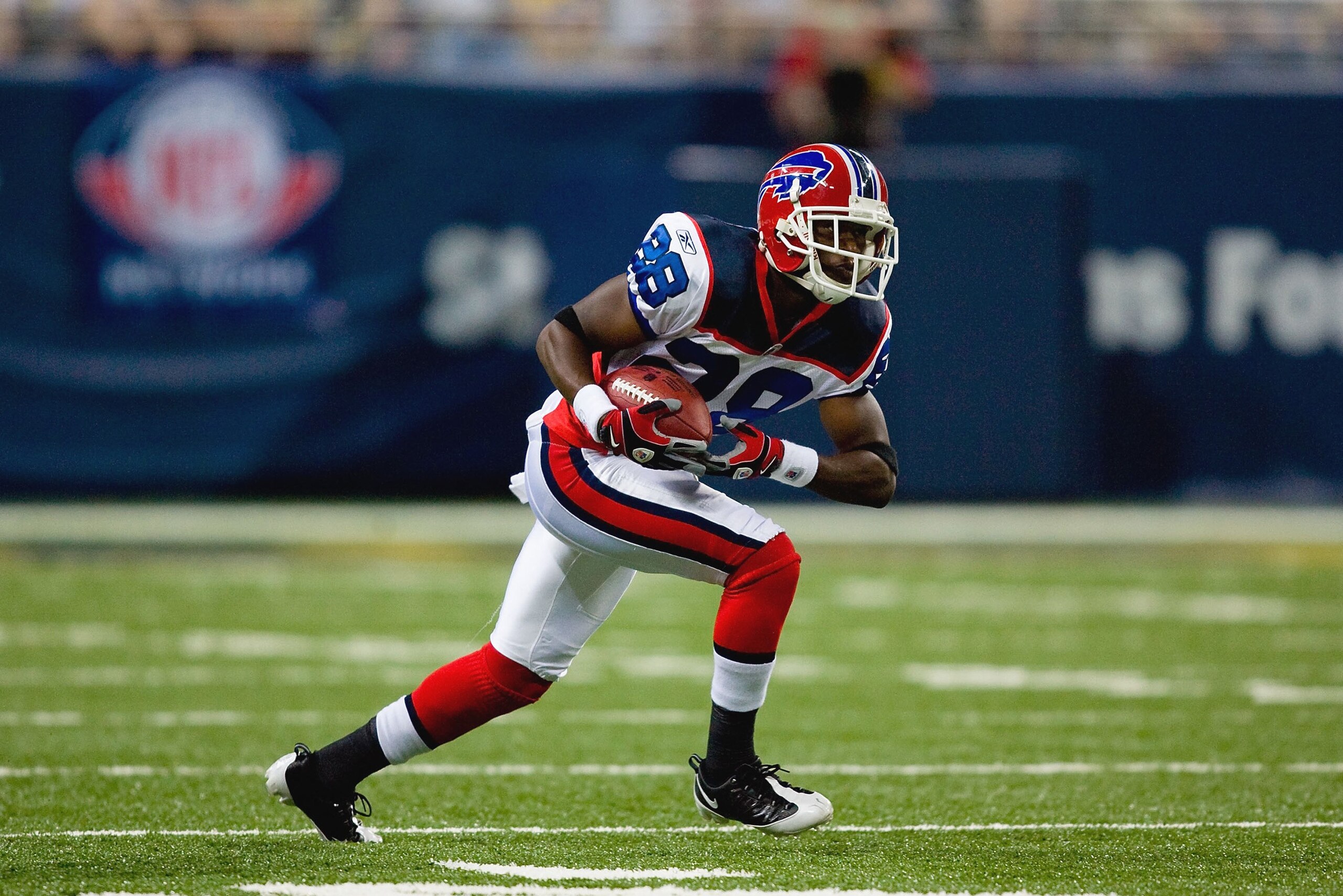 ST. LOUIS, MO - SEPTEMBER 28: Leodis McKelvin #28 of the Buffalo Bills carries the ball during the game against the St. Louis Rams at Edward Jones Dome on September 28, 2008 in St. Louis, Missouri. (Photo by Dilip Vishwanat/Getty Images)