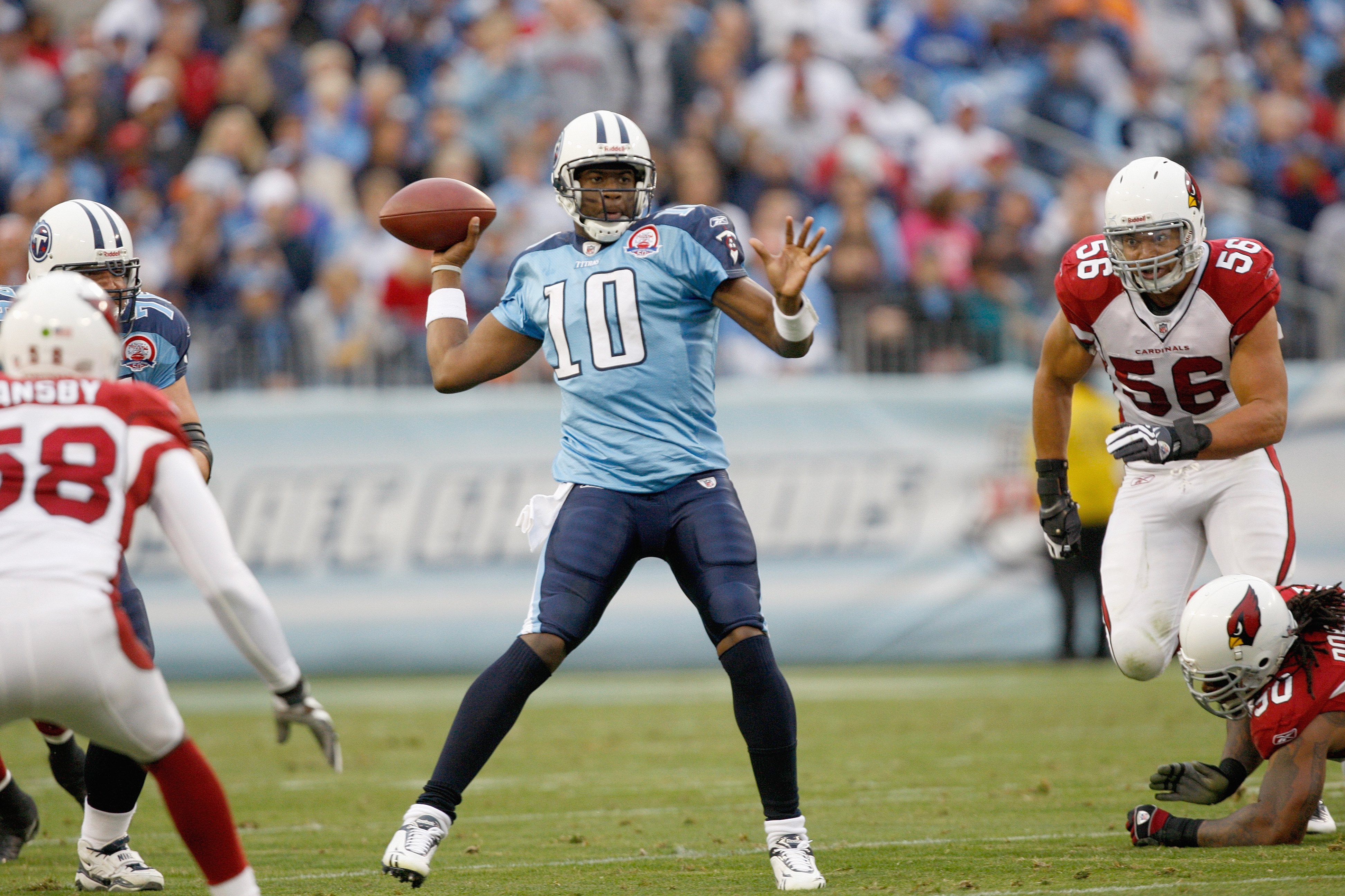 NASHVILLE, TN - NOVEMBER 29:  Vince Young #10 of the Tennessee Titans passes the ball during the game against the Arizona Cardinals at LP Field on November 29, 2009 in Nashville, Tennessee. The Titans defeated the Cardinals 20-17. (Photo by Streeter Lecka
