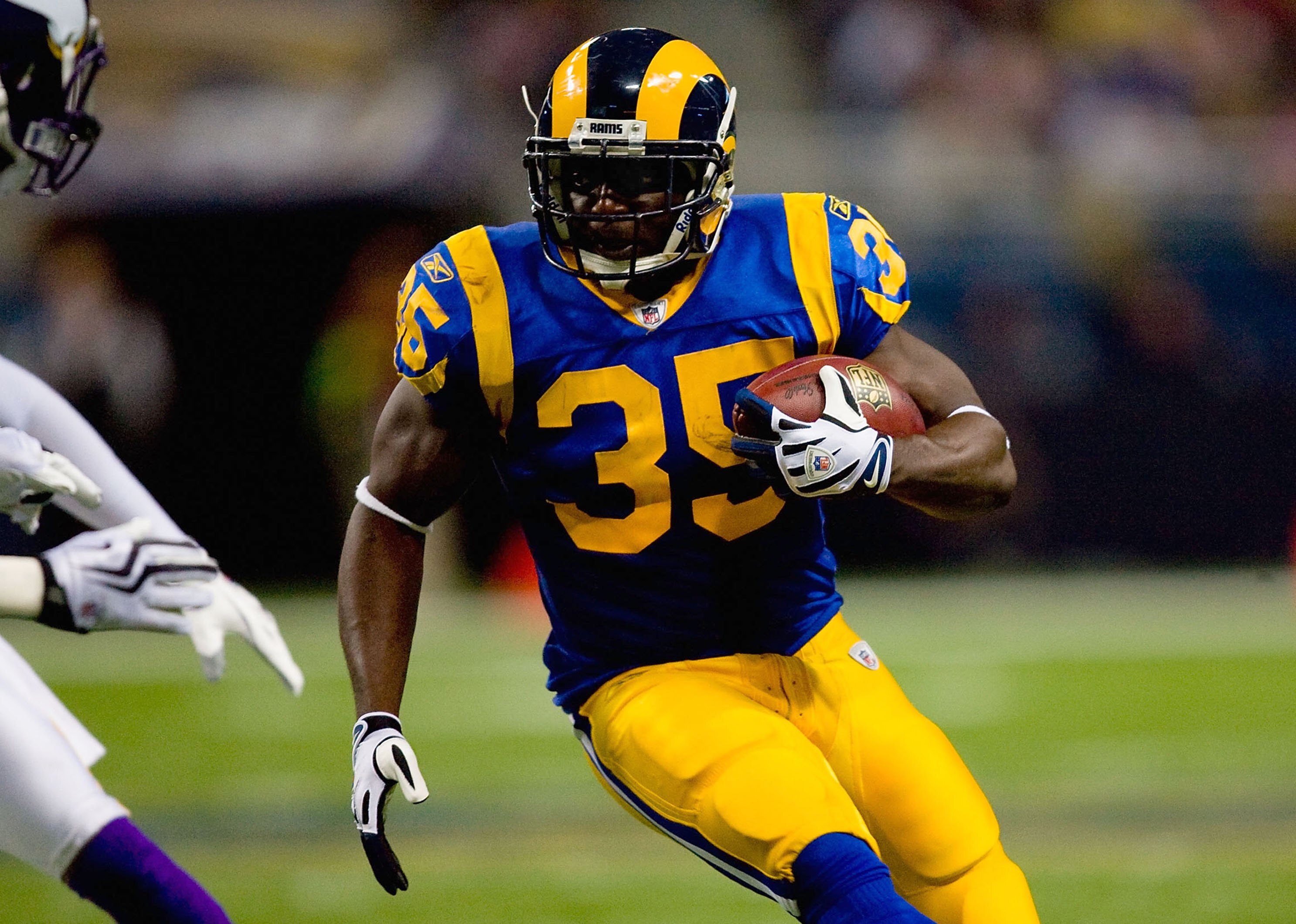 ST. LOUIS - OCTOBER 11:  Samkon Gado #35 of the St. Louis Rams runs with the ball during their NFL game against the Minnesota Vikings at the Edward Jones Dome on October 11, 2009 in St. Louis, Missouri. The Vikings defeated the Rams 38-10. (Photo by Dilip