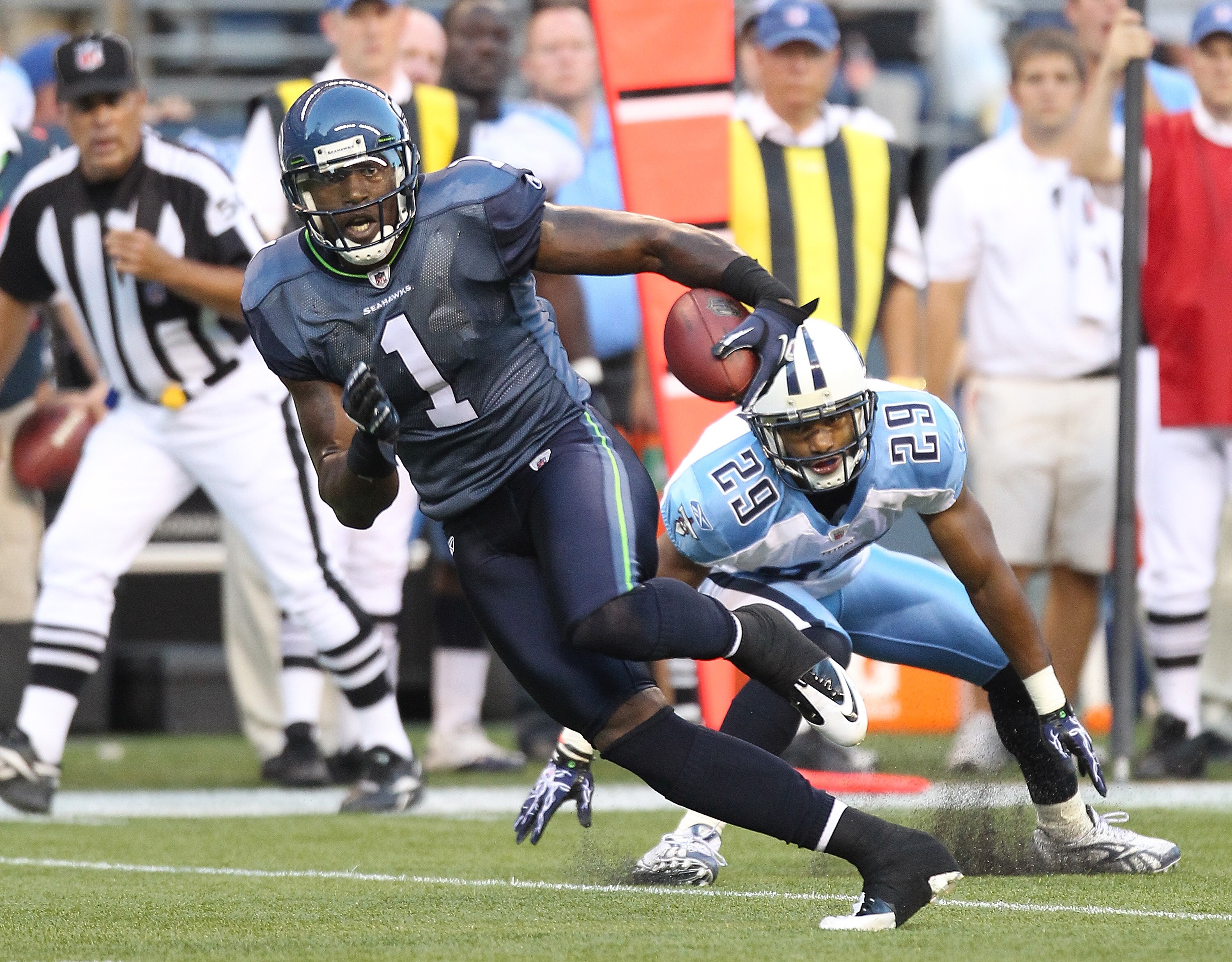 SEATTLE - AUGUST 14: Wide receiver Mike Williams #1 of the Seattle Seahawks rushes for a touchdown pass play during the preseason game against Ryan Mouton #29 of the Tennessee Titans at Qwest Field on August 14, 2010 in Seattle, Washington. (Photo by Otto