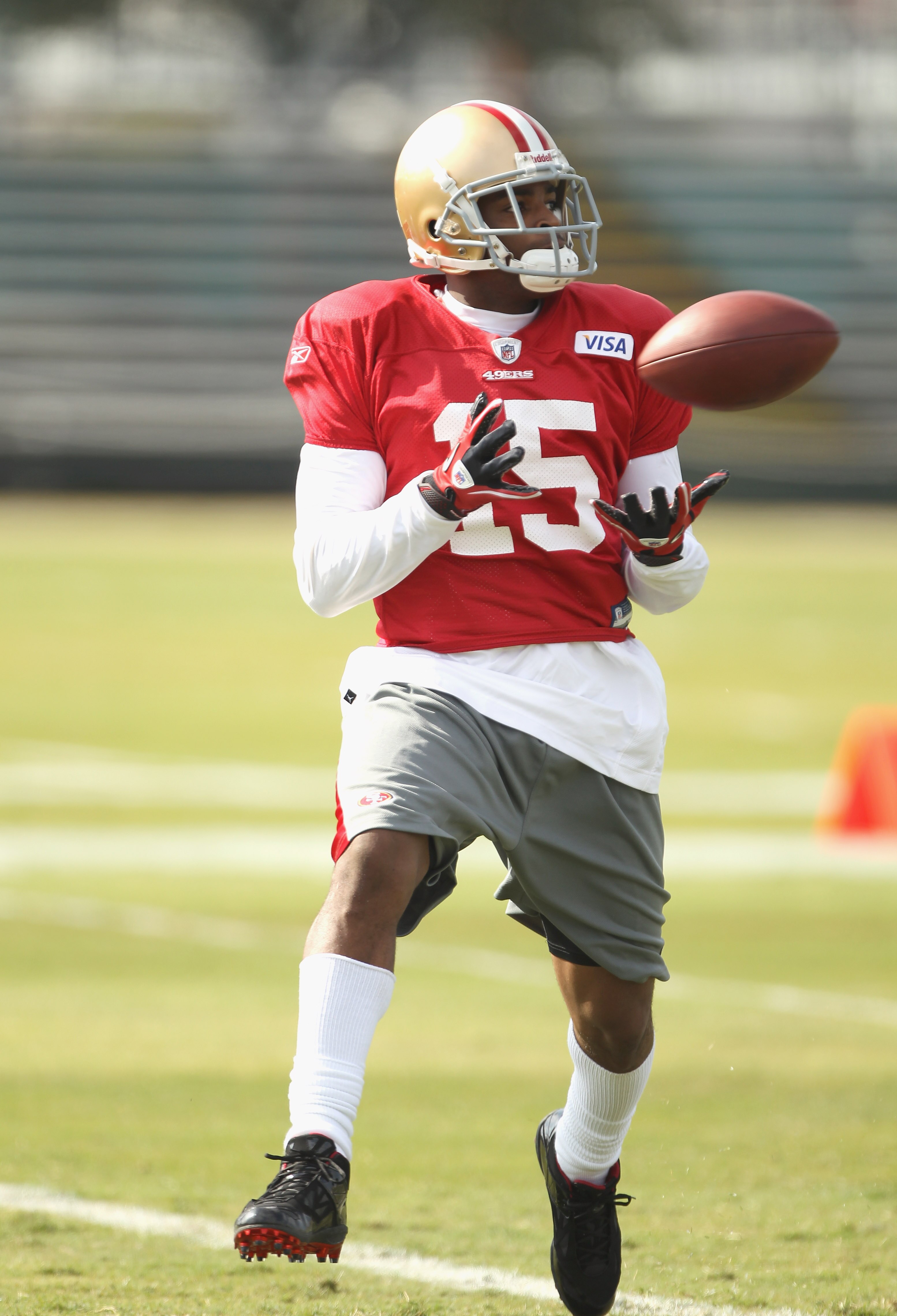 SANTA CLARA, CA - AUGUST 02:  Michael Crabtree #15 works out during the San Francisco 49ers training camp at their training complex on August 2, 2010 in Santa Clara, California.  (Photo by Ezra Shaw/Getty Images)