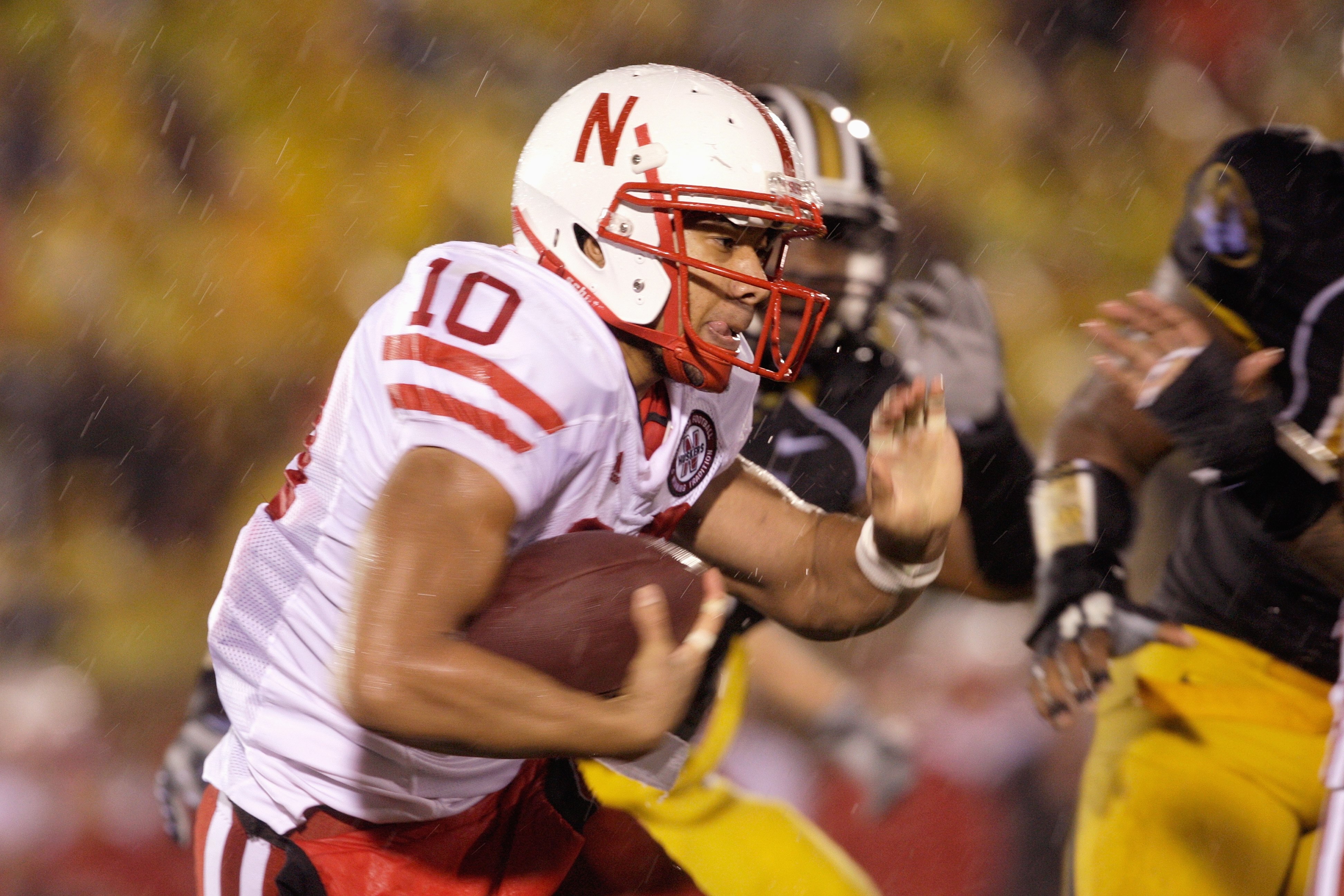 COLUMBIA, MO - OCTOBER 08:  Roy Helu Jr #10 of the Nebraska Cornhuskers carries the ball during the game against the Missouri Tigers on October 8, 2009 at Faurot Field/Memorial Stadium in Columbia, Missouri. (Photo by Jamie Squire/Getty Images)