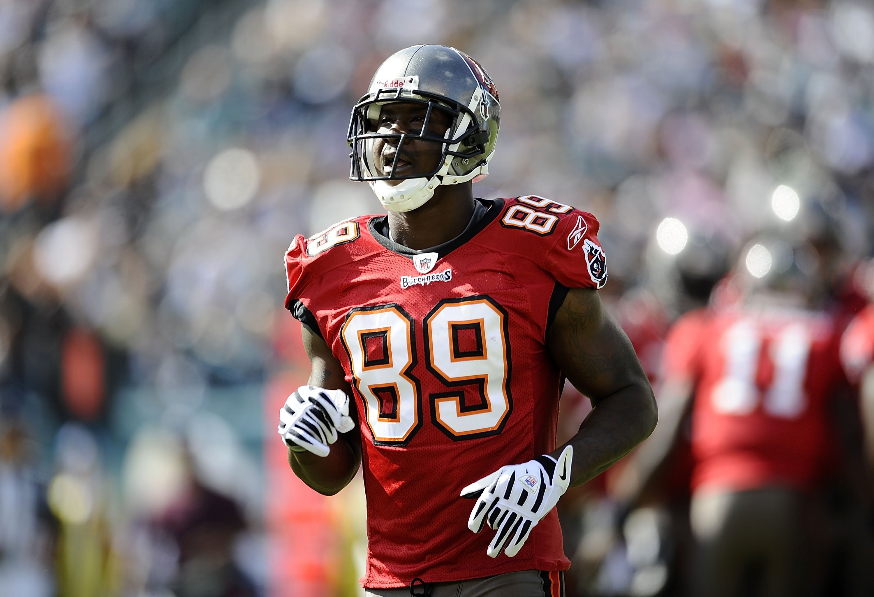 PHILADELPHIA - OCTOBER 11:  Antonio Bryant #89  of the Tampa Bay Buccaneers runs up field at Lincoln Financial Field on October 11, 2009 in Philadelphia, Pennsylvania.  (Photo by Jeff Zelevansky/Getty Images)