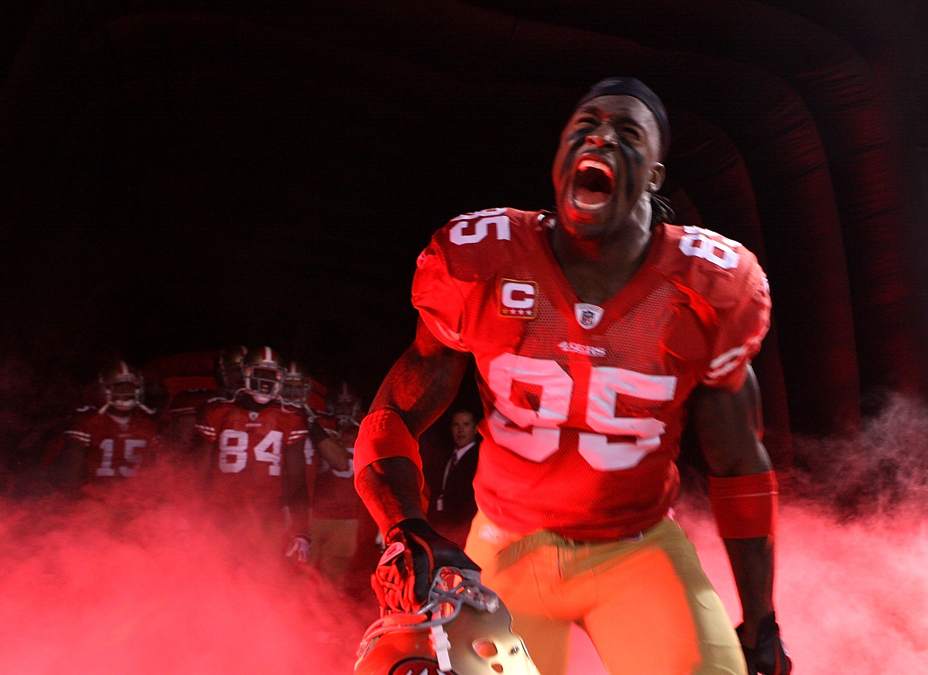 SAN FRANCISCO - NOVEMBER 12: Vernon Davis #85 of the San Francisco 49ers is introduced prior to his game against the Chicago Bears at Candlestick Park on November 12, 2009 in San Francisco, California. (Photo by Jed Jacobsohn/Getty Images)