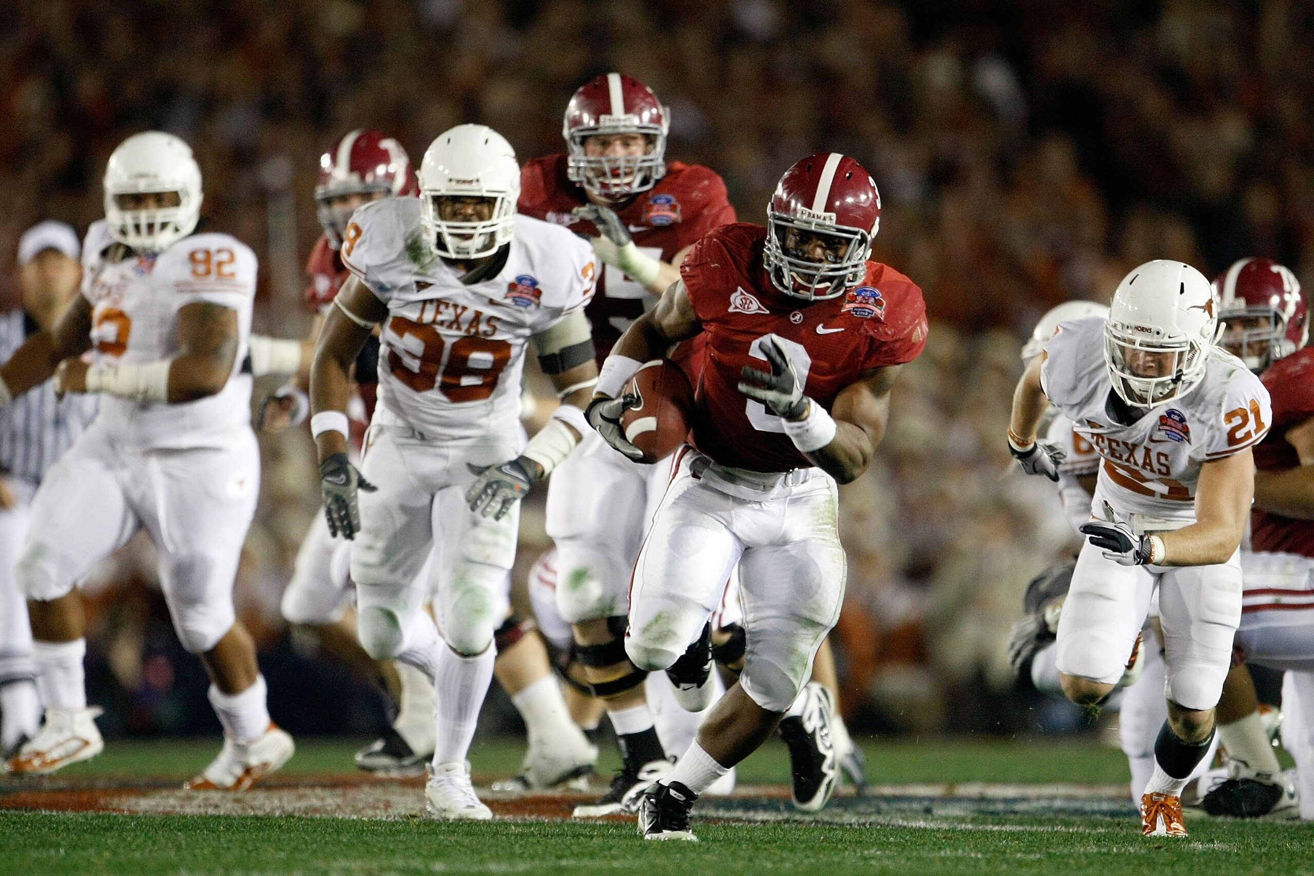 PASADENA, CA - JANUARY 07:  Running back Trent Richardson #3 of the Alabama Crimson Tide runs for a 49-yard touchdown against the Texas Longhorns in the second quarter of the Citi BCS National Championship game at the Rose Bowl on January 7, 2010 in Pasad