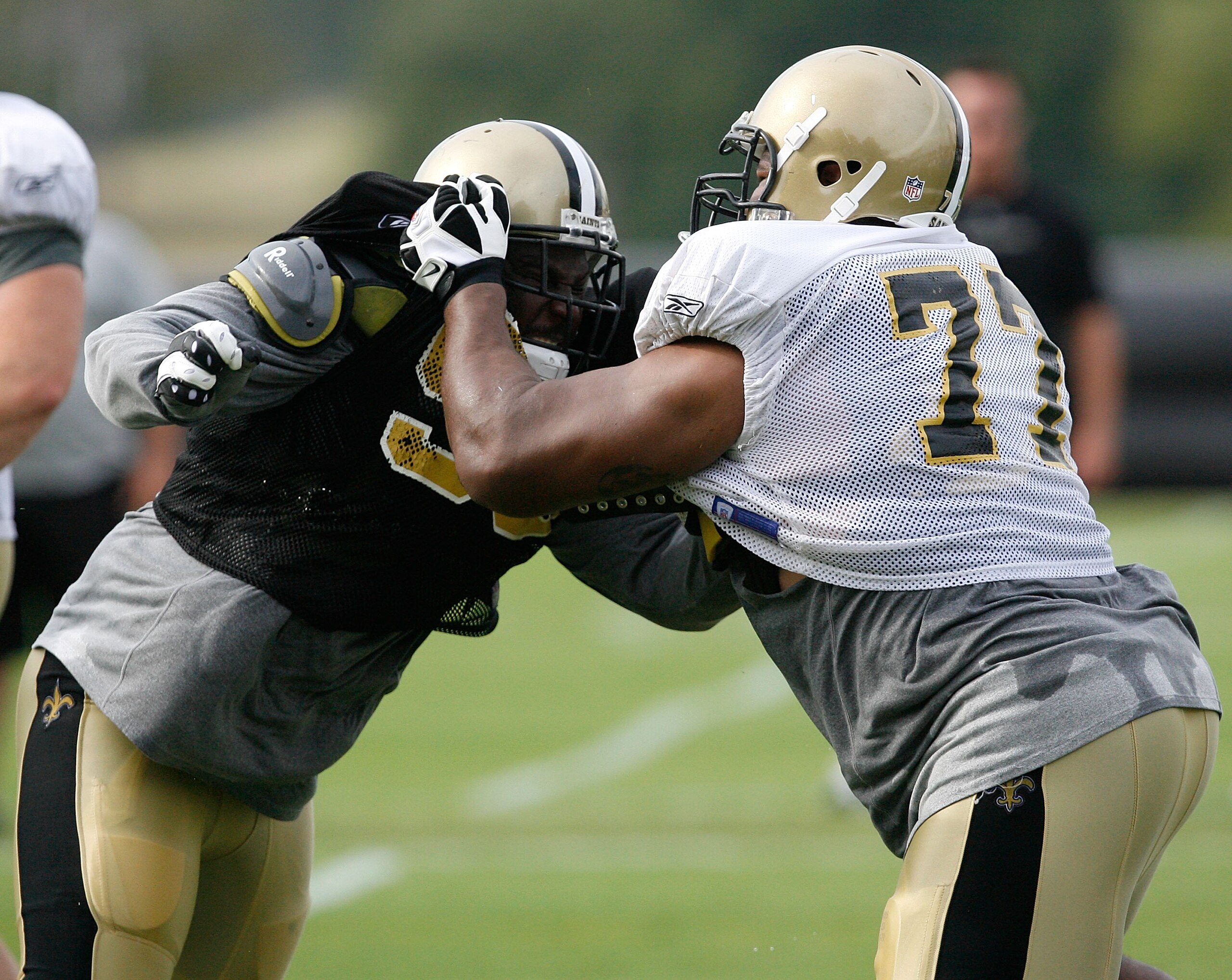 JACKSON, MS - JULY 31:  New Orleans Saints defensive end Sedrick Ellis #98 practices against offensive tackle Carl Nicks #77 during the Saints' training camp at Millsaps College July 31, 2008 in Jackson, Mississippi.  (Photo by Sean Gardner/Getty Images)