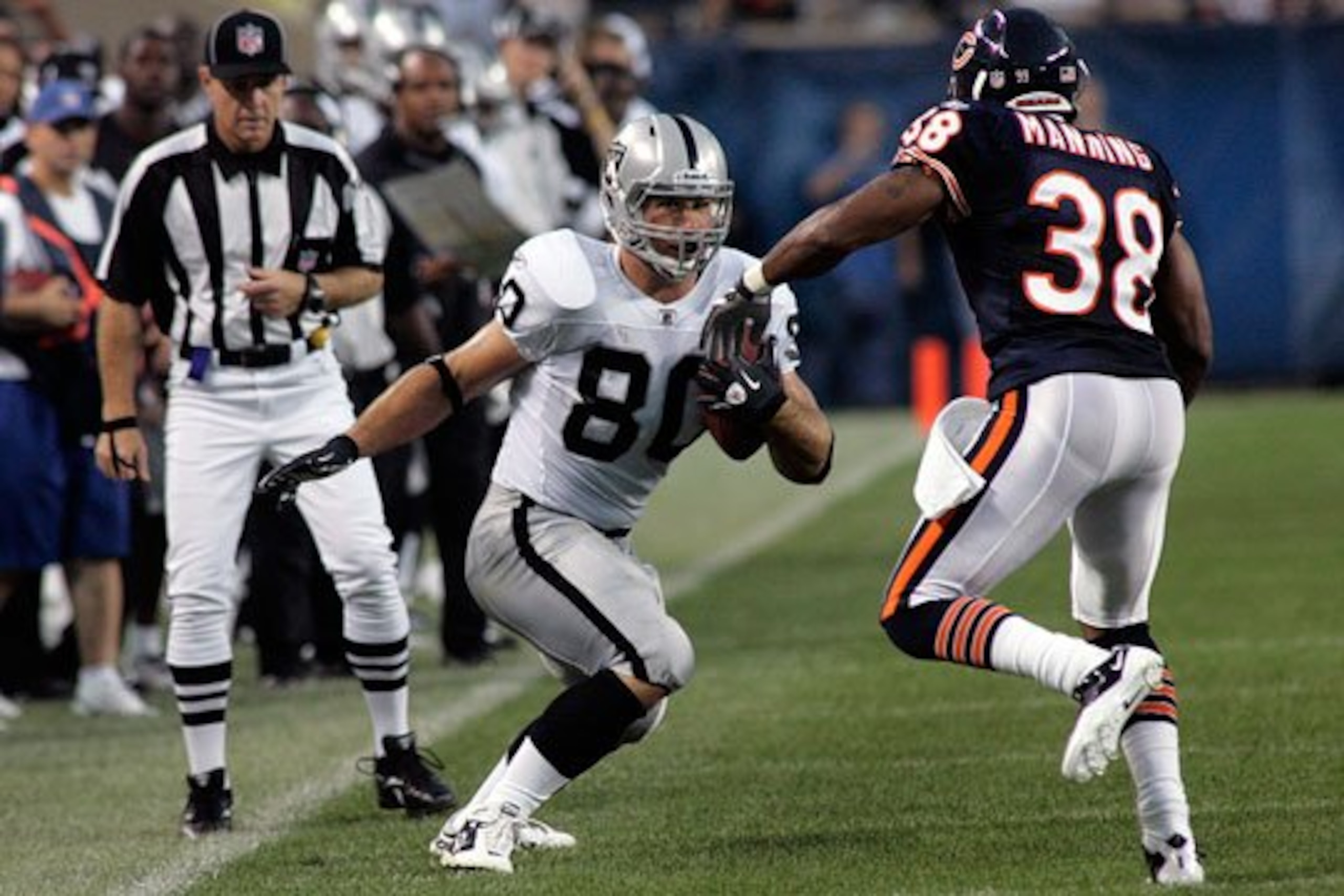 Tight end Zach Miller looks for yards after the catch.