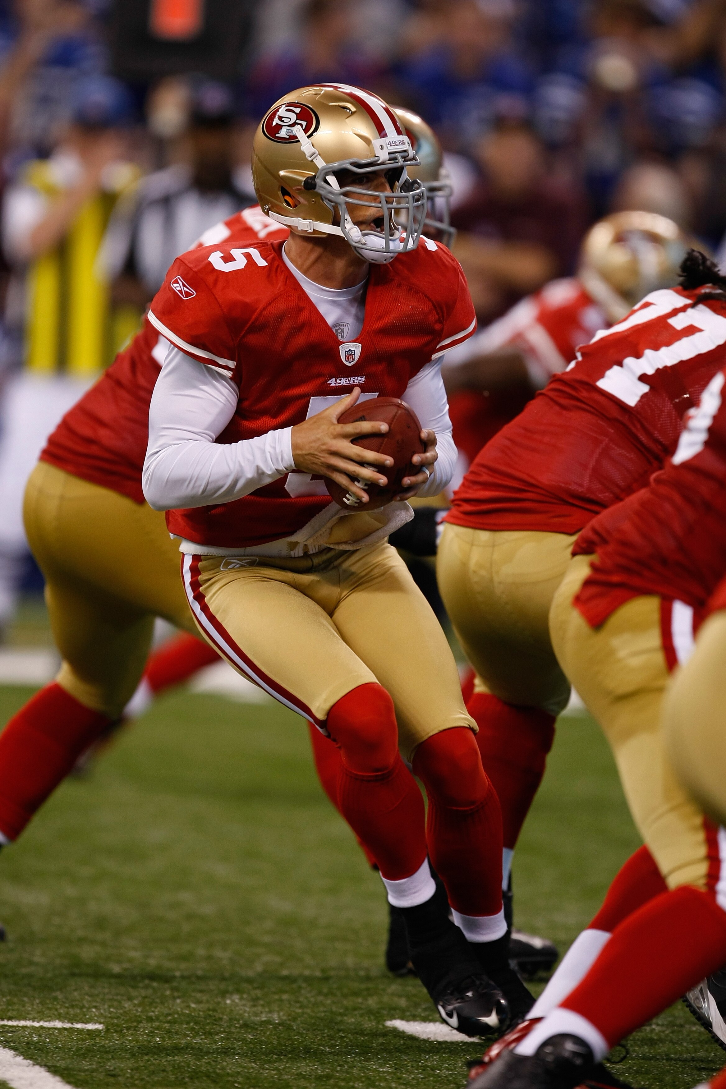 INDIANAPOLIS, IN - AUGUST 15: David Carr #5 of the San Francisco 49ers looks to pass during the preseason game against the Indianapolis Colts at Lucas Oil Stadium on August 15, 2010 in Indianapolis, Indiana.  (Photo by Scott Boehm/Getty Images)