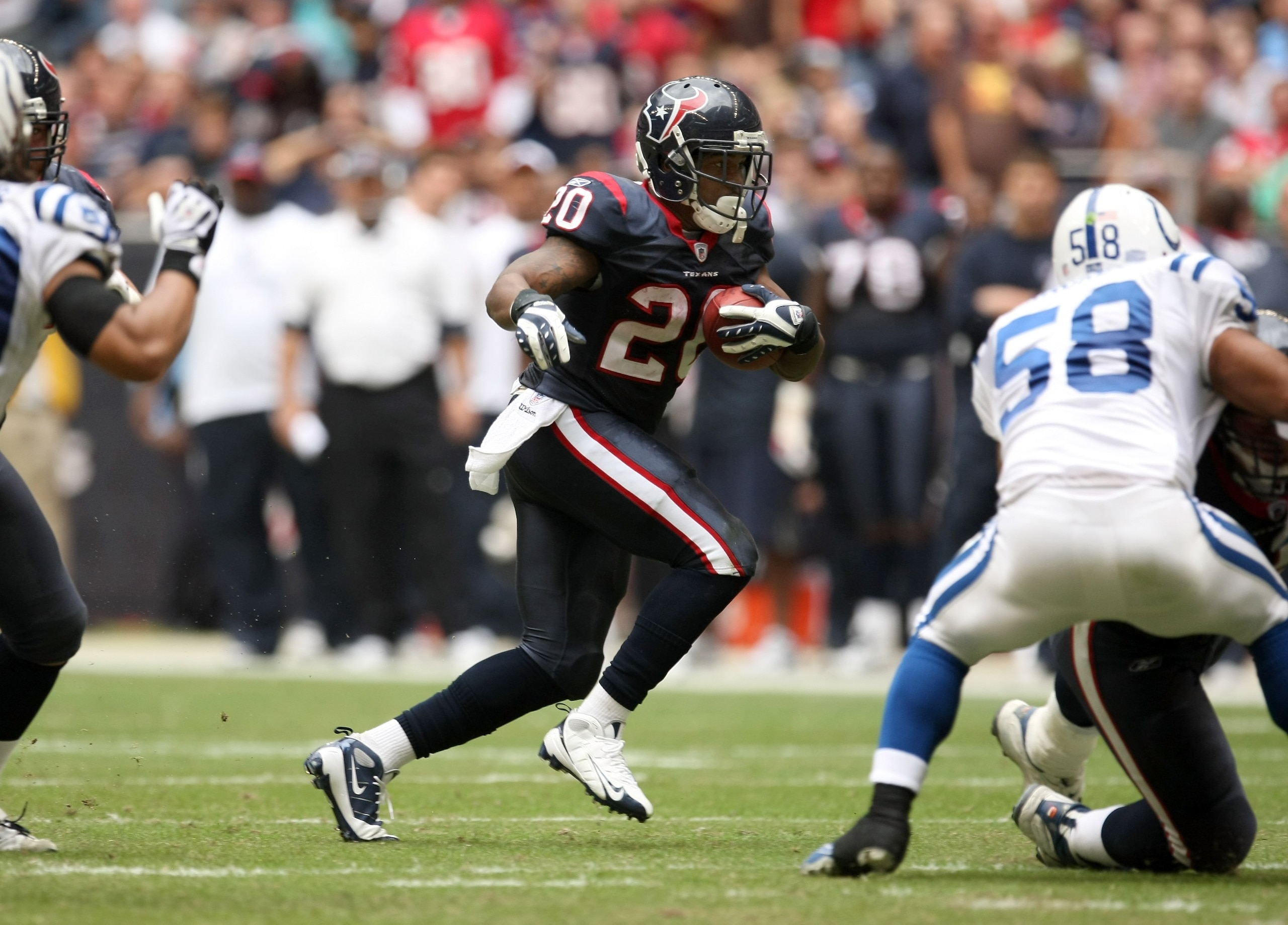 HOUSTON - NOVEMBER 29:  Running back Steve Slaton #20 of the Houston Texans carries the ball against the Indianapolis Colts on November 29, 2009  at Reliant Stadium in Houston, Texas. The Colts won 35-27.  (Photo by Stephen Dunn/Getty Images)
