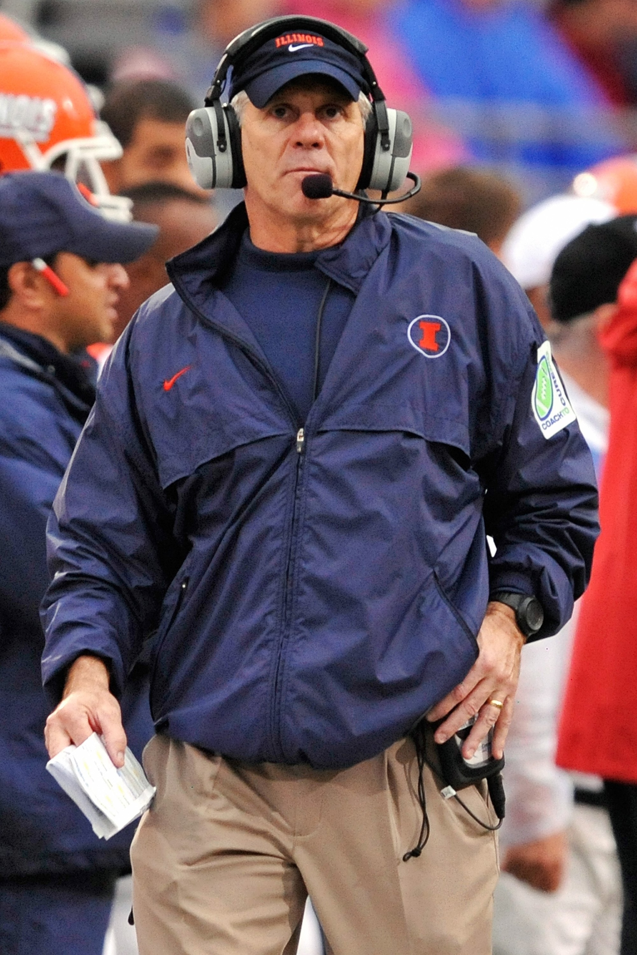 COLUMBUS, OH - SEPTEMBER 26:  Head coach Ron Zook of the Illinois Fighting Illini walks the sideline during a game against the Ohio State Buckeyes at Ohio Stadium on September 26, 2009 in Columbus, Ohio.  (Photo by Jamie Sabau/Getty Images)