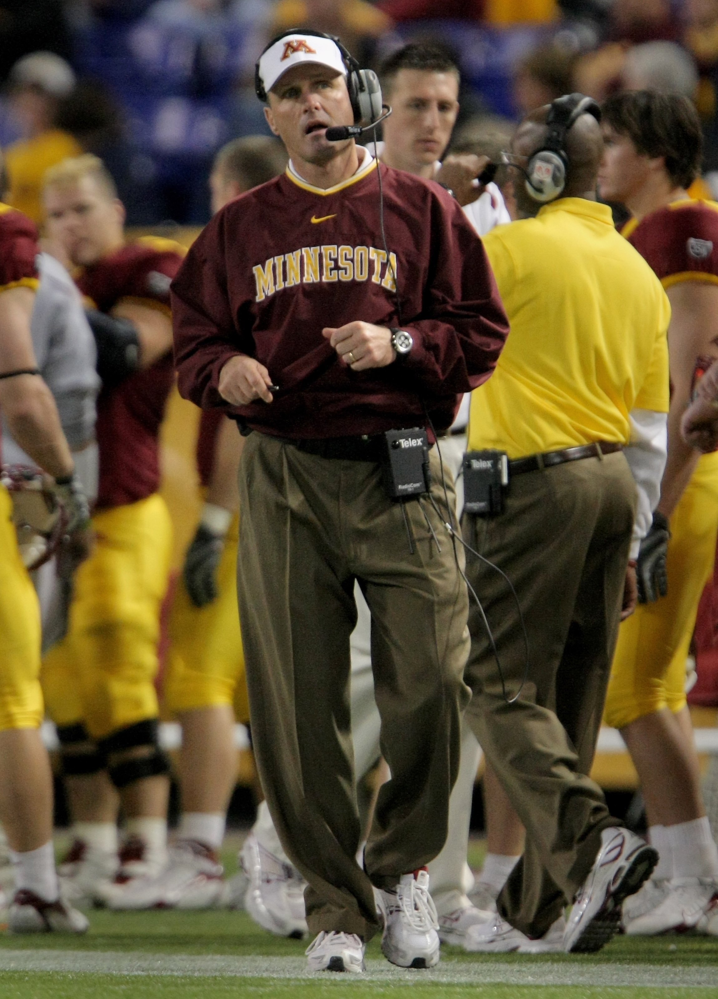 MINNEAPOLIS, MN - NOVEMBER 03:  Head coach Tim Brewster of the Minnesota Golden Gophers directs his team against the Illinois Fighting Illini at the Hubert H. Humphrey Metrodome on November 3, 2007 in Minneapolis, Minnesota. Illinois defeated Minnesota 44