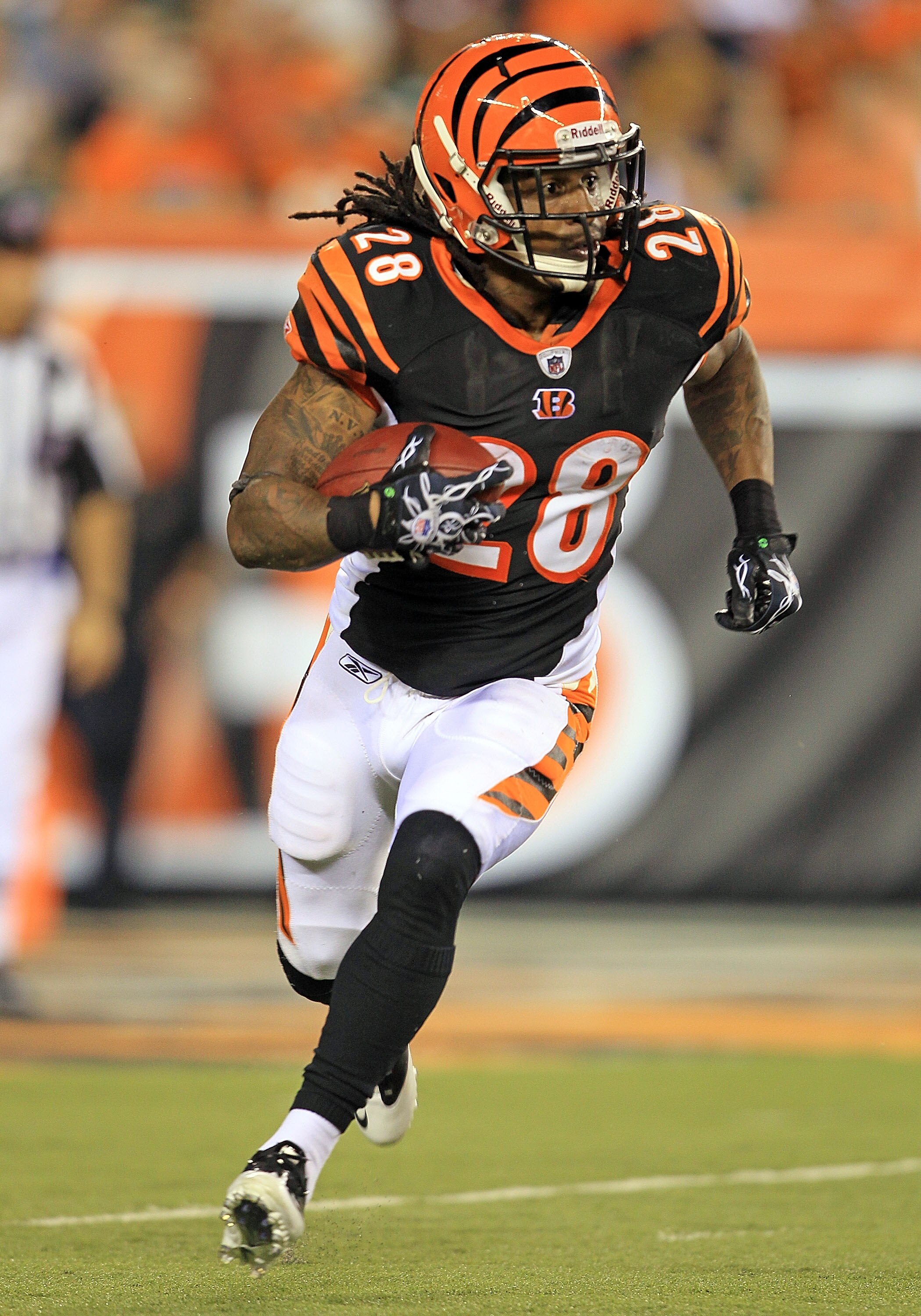 CINCINNATI - AUGUST 20: Bernard Scott #28 of the Cincinnati Bengals runs with the ball during the NFL preseason game against the Philadelphia Eagles at Paul Brown Stadium on August 20, 2010 in Cincinnati, Ohio.  (Photo by Andy Lyons/Getty Images)