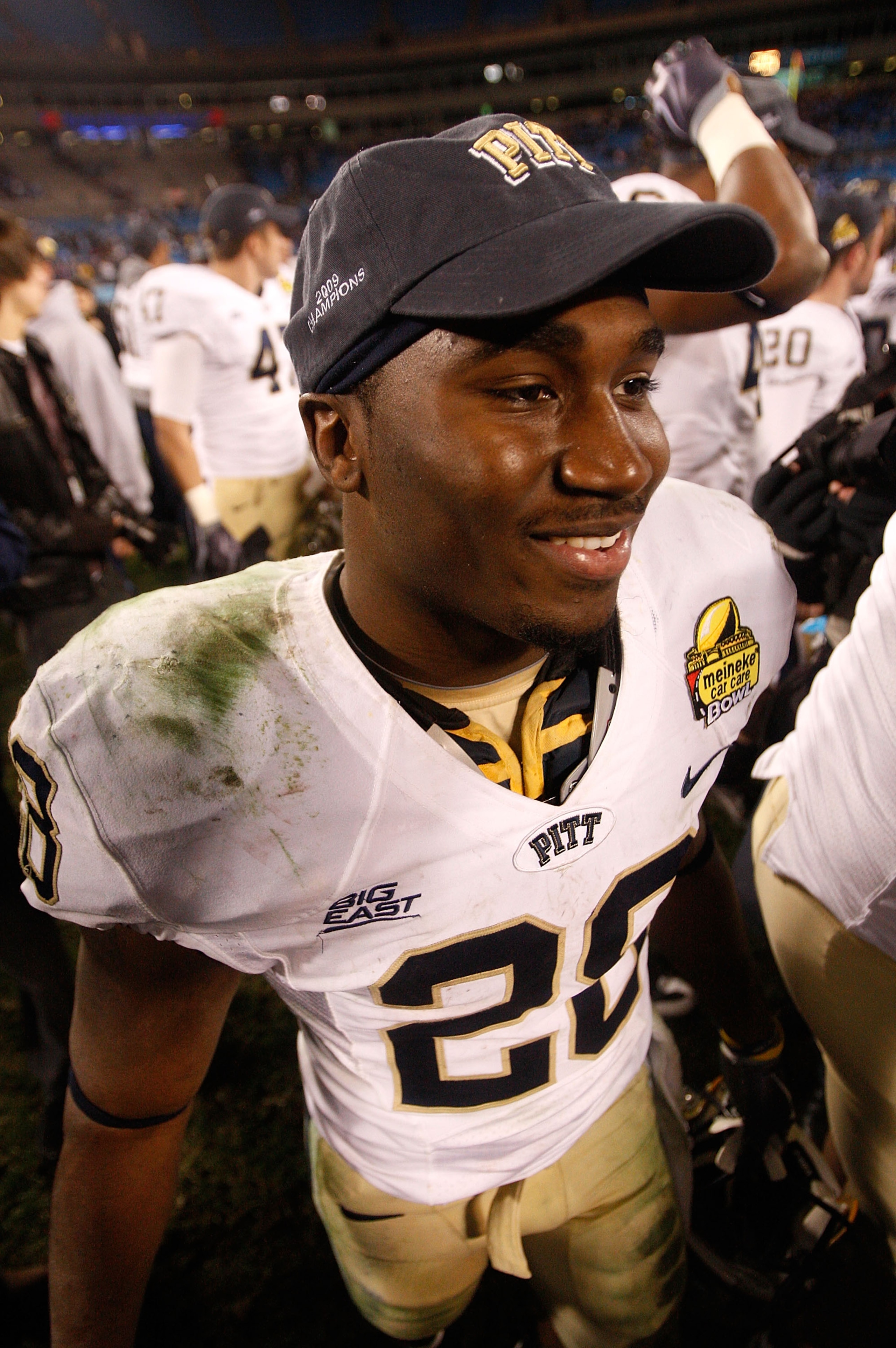 CHARLOTTE, NC - DECEMBER 26:  Dion Lewis #28 of the Pittsburgh Panthers celebrates with teammates after a 19-17 victory over the North Carolina Tar Heels during their game on December 26, 2009 in Charlotte, North Carolina.  (Photo by Streeter Lecka/Getty
