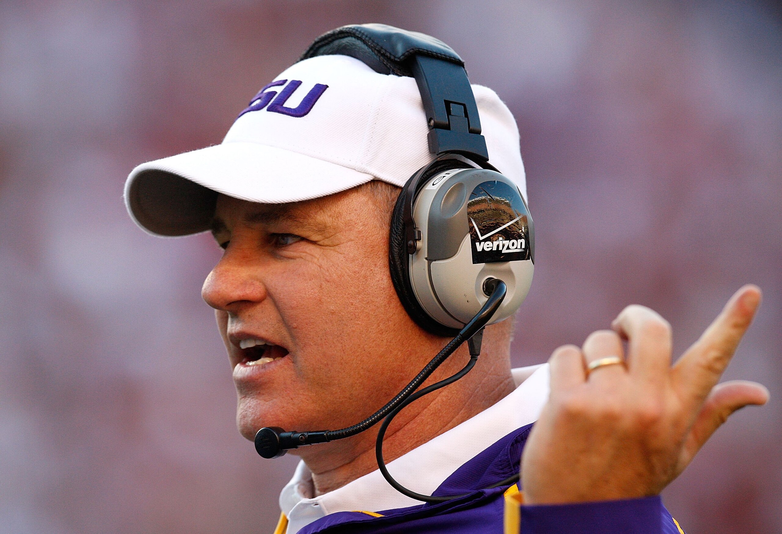 TUSCALOOSA, AL - NOVEMBER 07:  Head coach Les Miles of the Louisiana State University Tigers against the Alabama Crimson Tide at Bryant-Denny Stadium on November 7, 2009 in Tuscaloosa, Alabama.  (Photo by Kevin C. Cox/Getty Images)