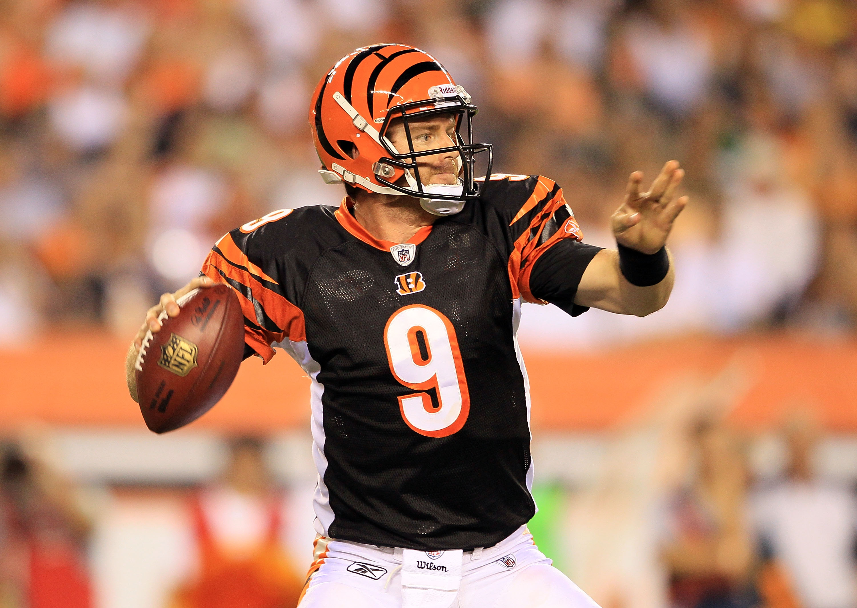 CINCINNATI - AUGUST 20:  Carson Palmer #9 of the Cincinnati Bengals throws a pass during the NFL preseason game against the Philadelphia Eagles at Paul Brown Stadium on August 20, 2010 in Cincinnati, Ohio.  (Photo by Andy Lyons/Getty Images)