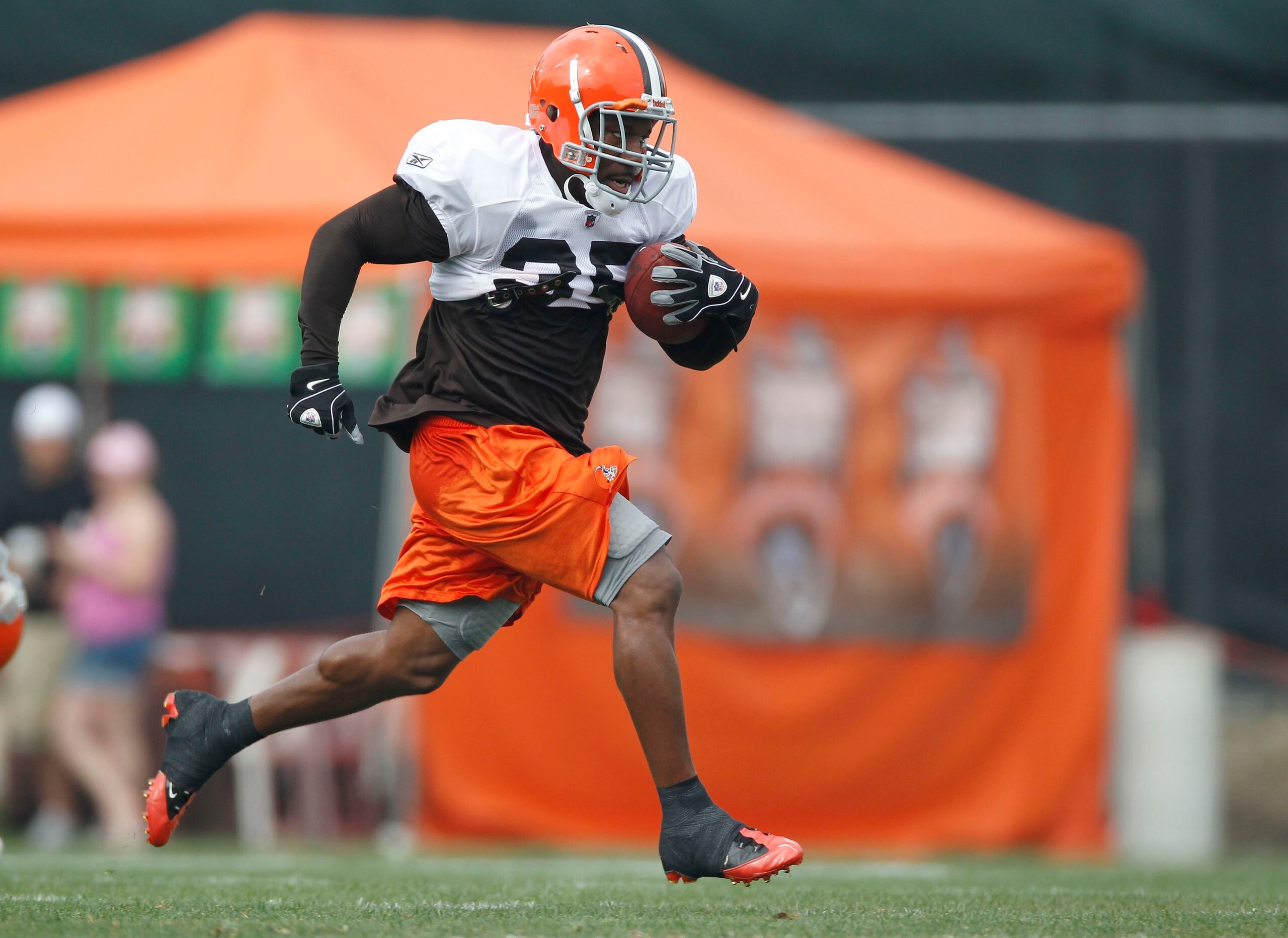 BEREA, OH - AUGUST 04:  Jerome Harrison #35 of the Cleveland Browns runs down field during training camp at the Cleveland Browns Training and Administrative Complex on August 4, 2010 in Berea, Ohio.  (Photo by Gregory Shamus/Getty Images)