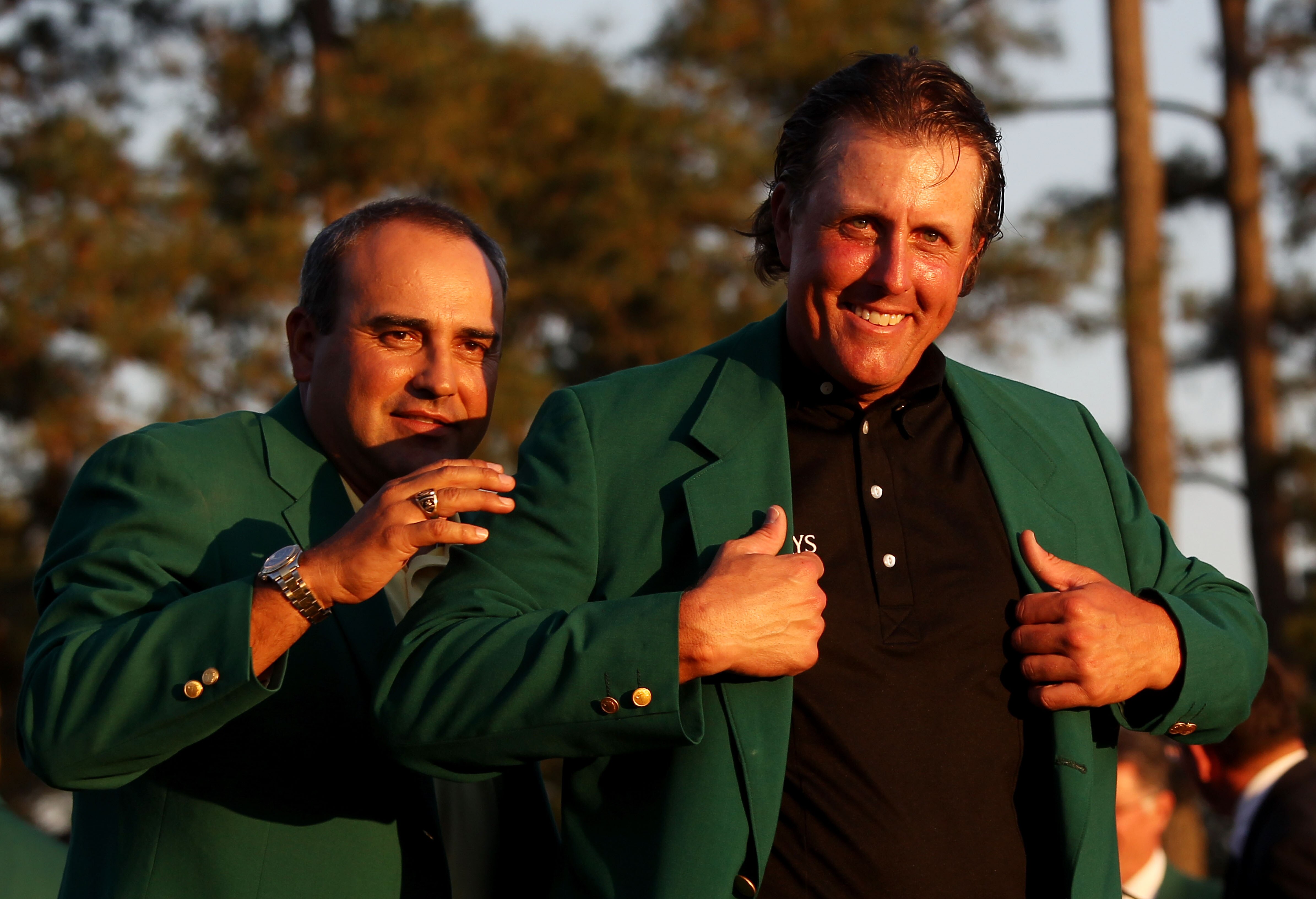 AUGUSTA, GA - APRIL 11:  (L-R) Angel Cabrera of Argentina presents Phil Mickelson with the green jacket during the green jacket presentation after the final round of the 2010 Masters Tournament at Augusta National Golf Club on April 11, 2010 in Augusta, G