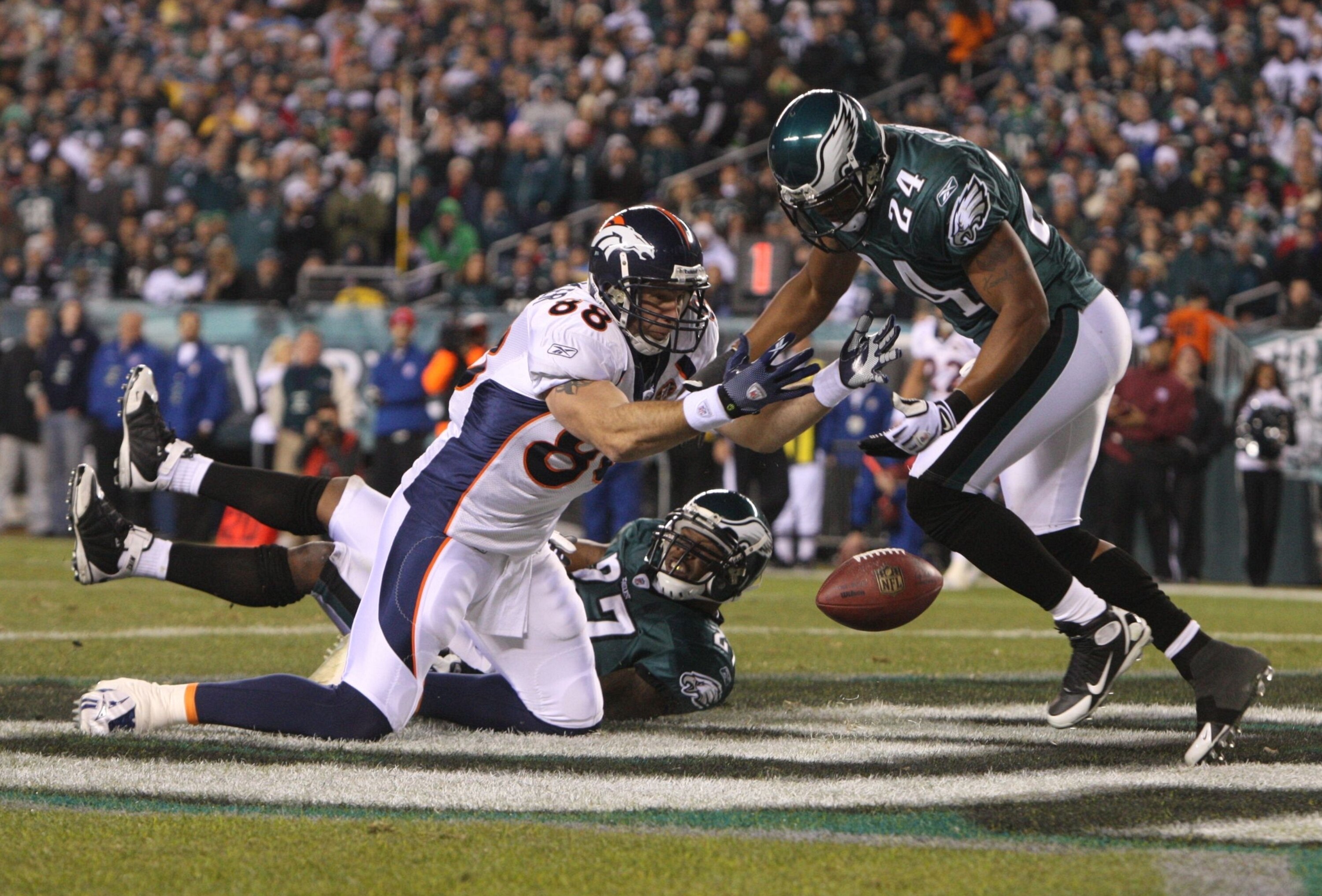 PHILADELPHIA - DECEMBER 27 :  Tony Scheffler #88 of the Denver Broncos drops pass in the end-zone while being covered by Sheldon Brown #24 and Quintin Mikell #27 of the Philadelphia Eagles at Lincoln Financial Field on December 27, 2009 in Philadelphia, P