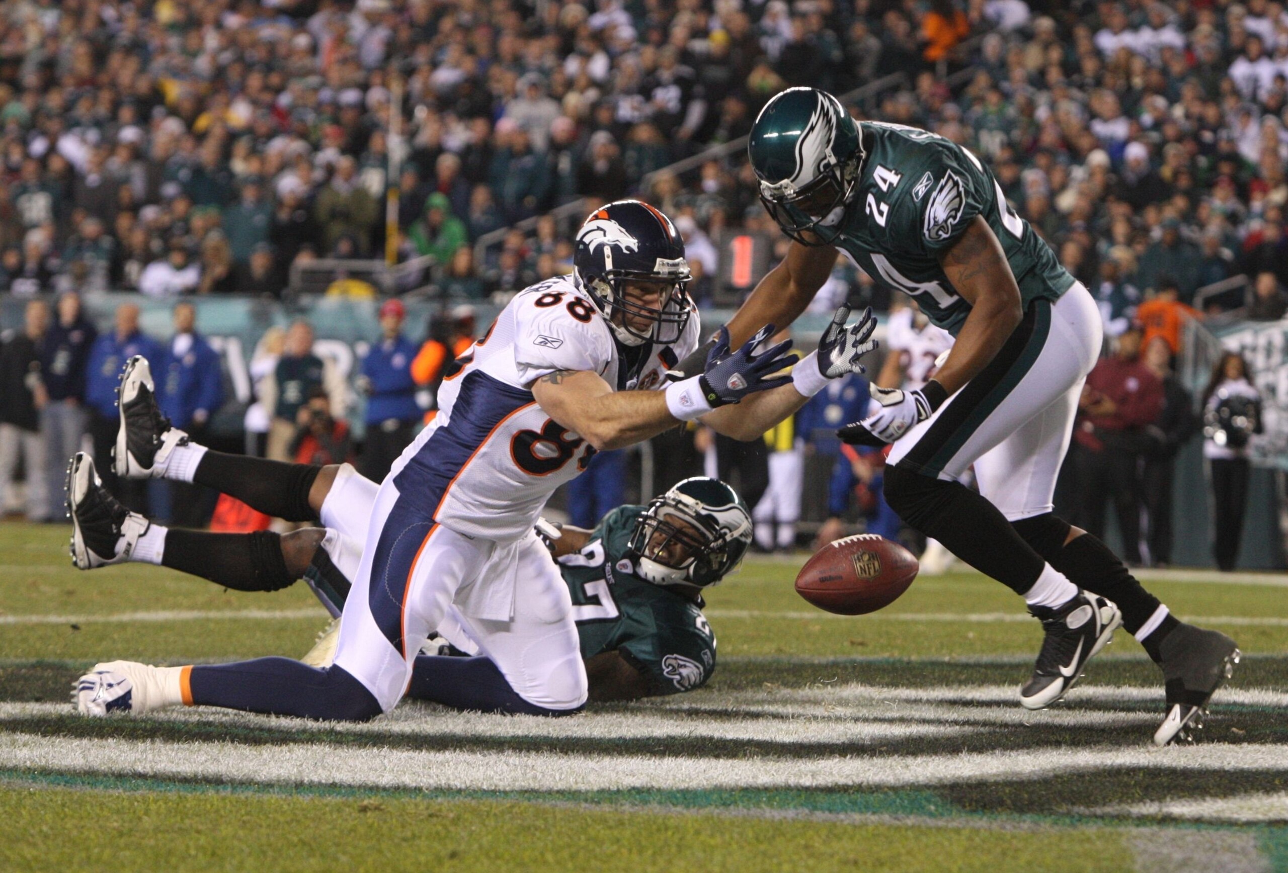 PHILADELPHIA - DECEMBER 27 :  Tony Scheffler #88 of the Denver Broncos drops pass in the end-zone while being covered by Sheldon Brown #24 and Quintin Mikell #27 of the Philadelphia Eagles at Lincoln Financial Field on December 27, 2009 in Philadelphia, P
