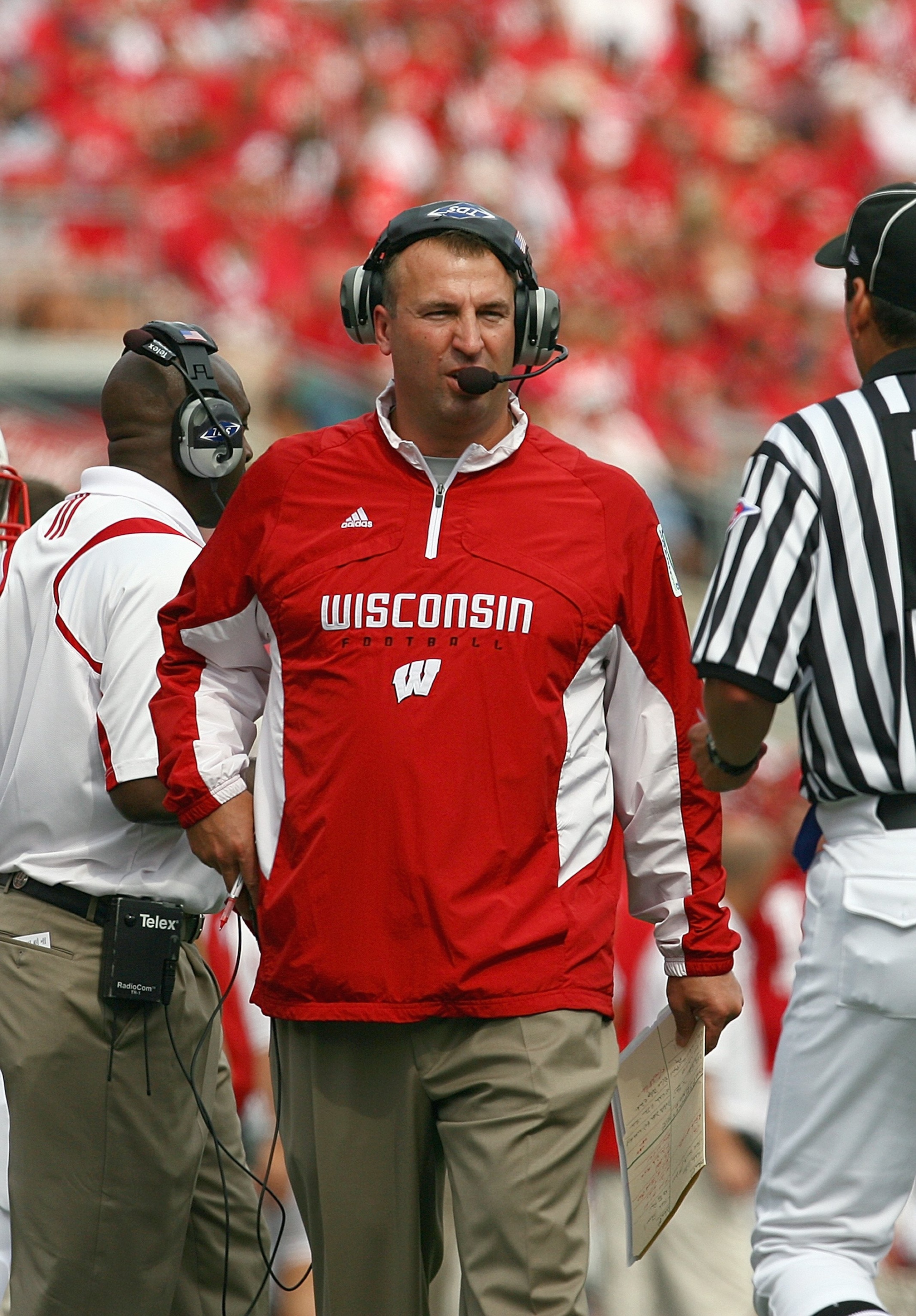 MADISON, WI - SEPTEMBER 26:  Head coach Bret Bielema of the Wisconsin Badgers talks with the referee against the Michigan State Spartans on September 26, 2009 at Camp Randall Stadium in Madison, Wisconsin. (Photo by Jonathan Daniel/Getty Images)