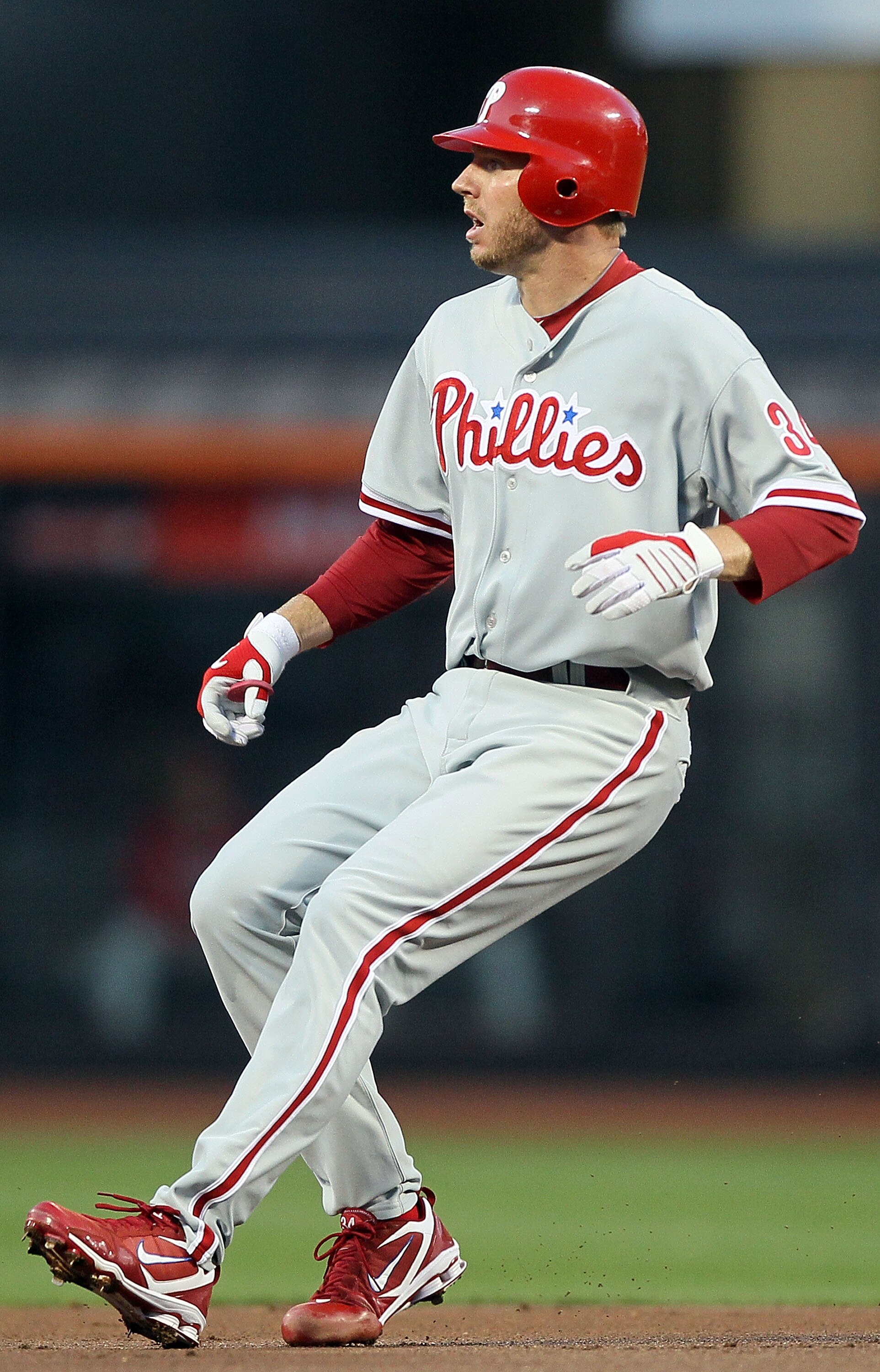 NEW YORK - AUGUST 14:  Roy Halladay #34 of the Philadelphia Phillies runs against the New York Mets on August 14, 2010 at Citi Field in the Flushing neighborhood of the Queens borough of New York City.  (Photo by Jim McIsaac/Getty Images)