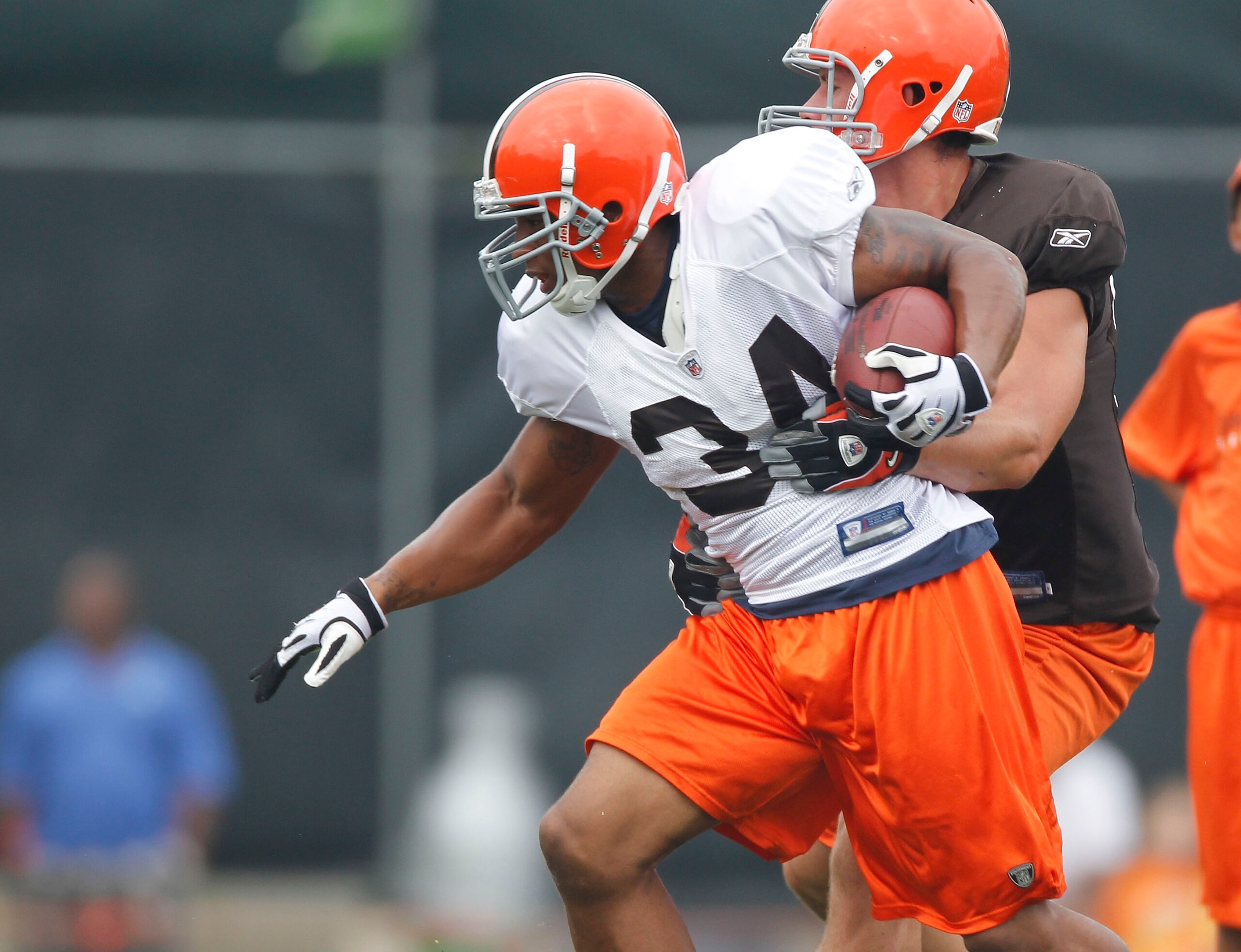 BEREA, OH - AUGUST 04:  Chris Jennings #34 of the Cleveland Browns tries to escape a tackle during training camp at the Cleveland Browns Training and Administrative Complex on August 4, 2010 in Berea, Ohio.  (Photo by Gregory Shamus/Getty Images)
