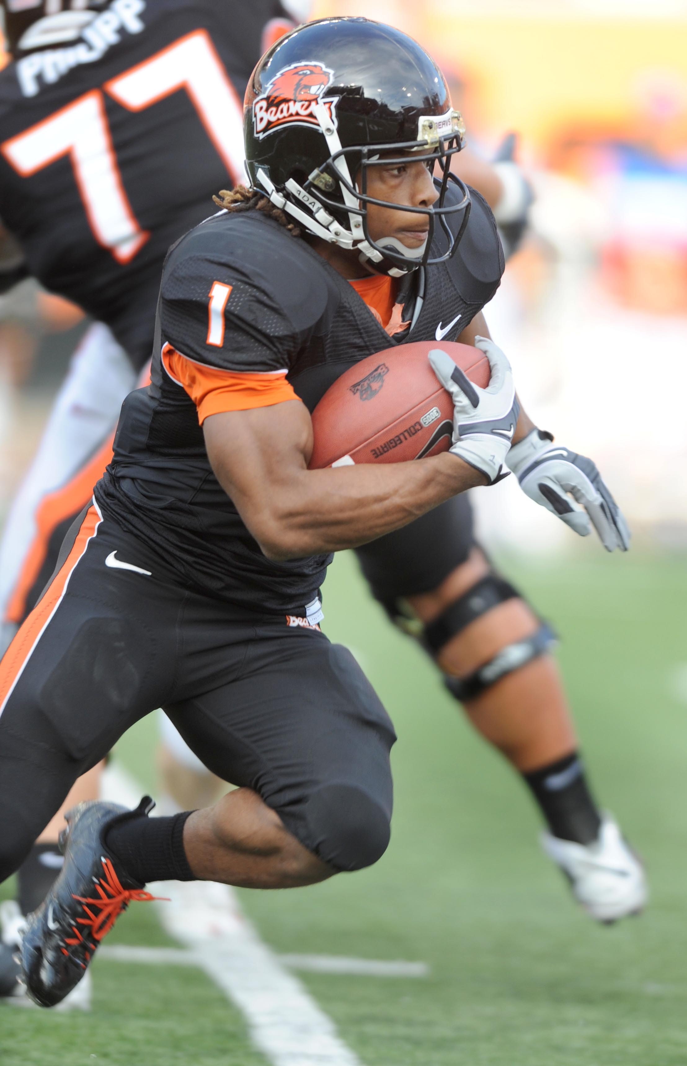 CORVALLIS, OR - OCTOBER 10: Running back Jacquizz Rodgers #1 of the Oregon State Beavers looks for some running room in the first quarter of the game against the Stanford Cardinals at Reser Stadium on October 10, 2009 in Corvallis, Oregon. Oregon State wo