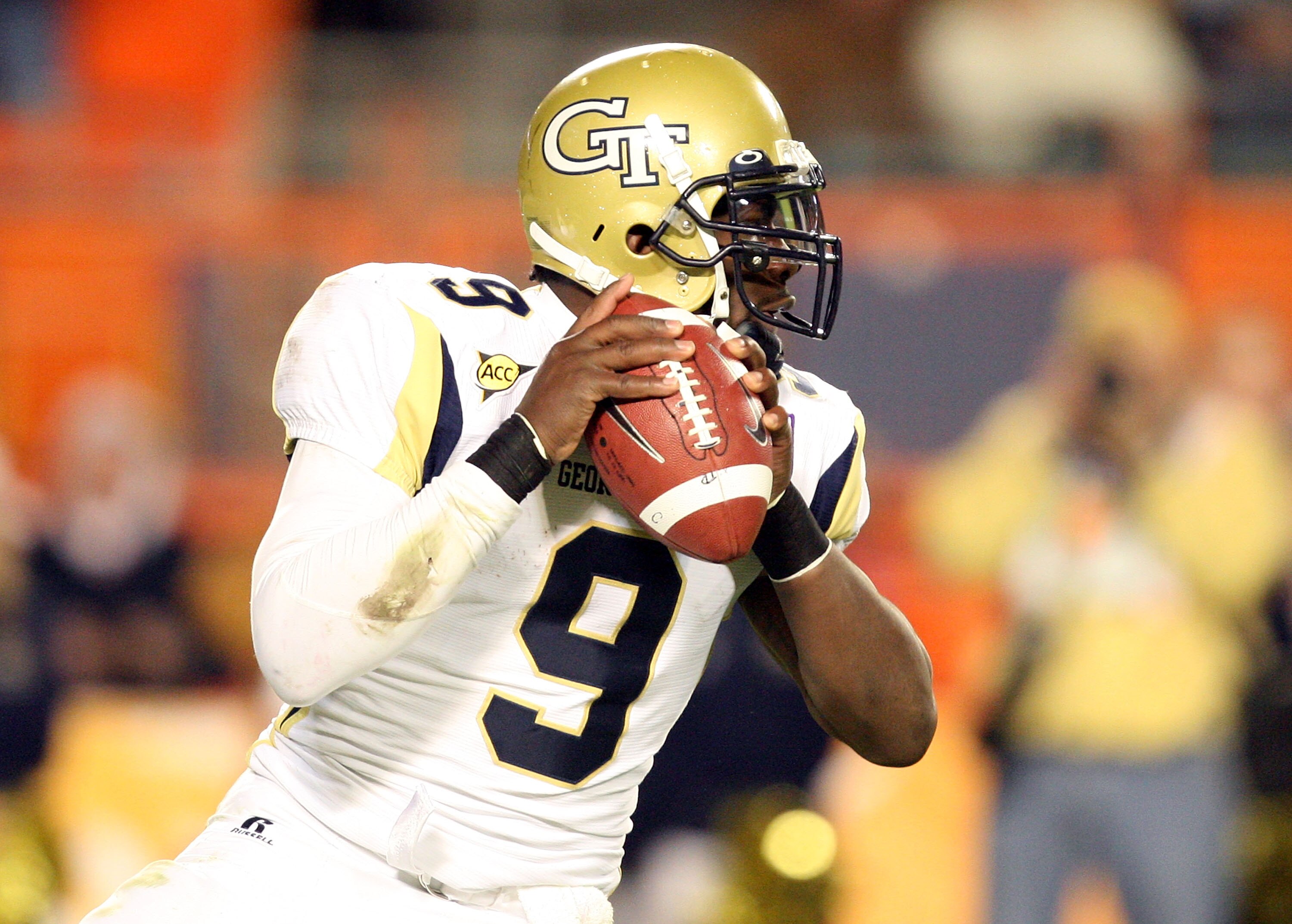 MIAMI GARDENS, FL - JANUARY 05:  Quarterback Josh Nesbitt #9 of the Georgia Tech Yellow Jackets looks to pass against the Iowa Hawkeyes during the FedEx Orange Bowl at Land Shark Stadium on January 5, 2010 in Miami Gardens, Florida.  (Photo by Streeter Le