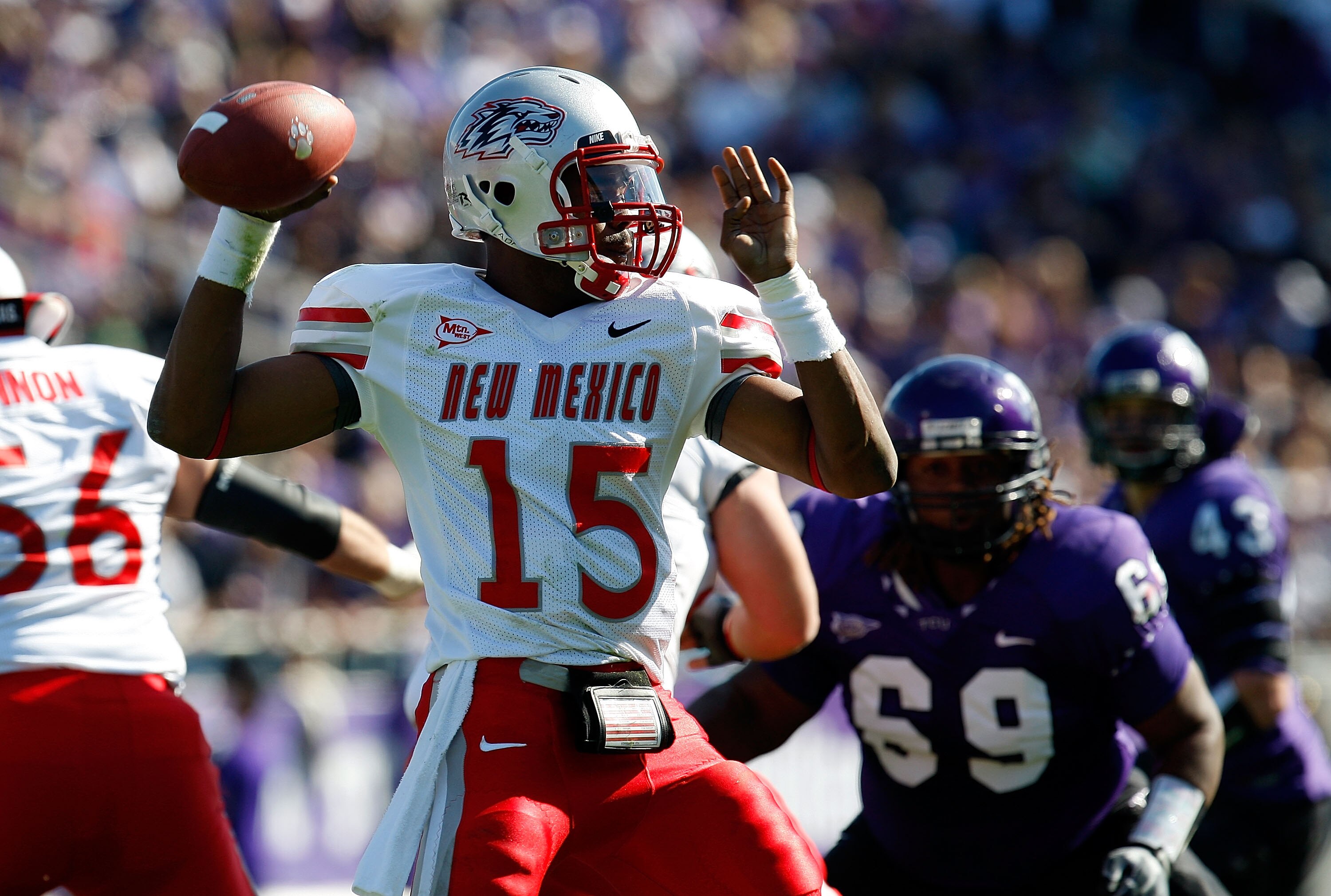 FORT WORTH, TX - NOVEMBER 28:  Quarterback Donovan Porterie #15 of the New Mexico Lobos drops back to pass against the TCU Horned Frogs at Amon G. Carter Stadium on November 28, 2009 in Fort Worth, Texas.  (Photo by Ronald Martinez/Getty Images)