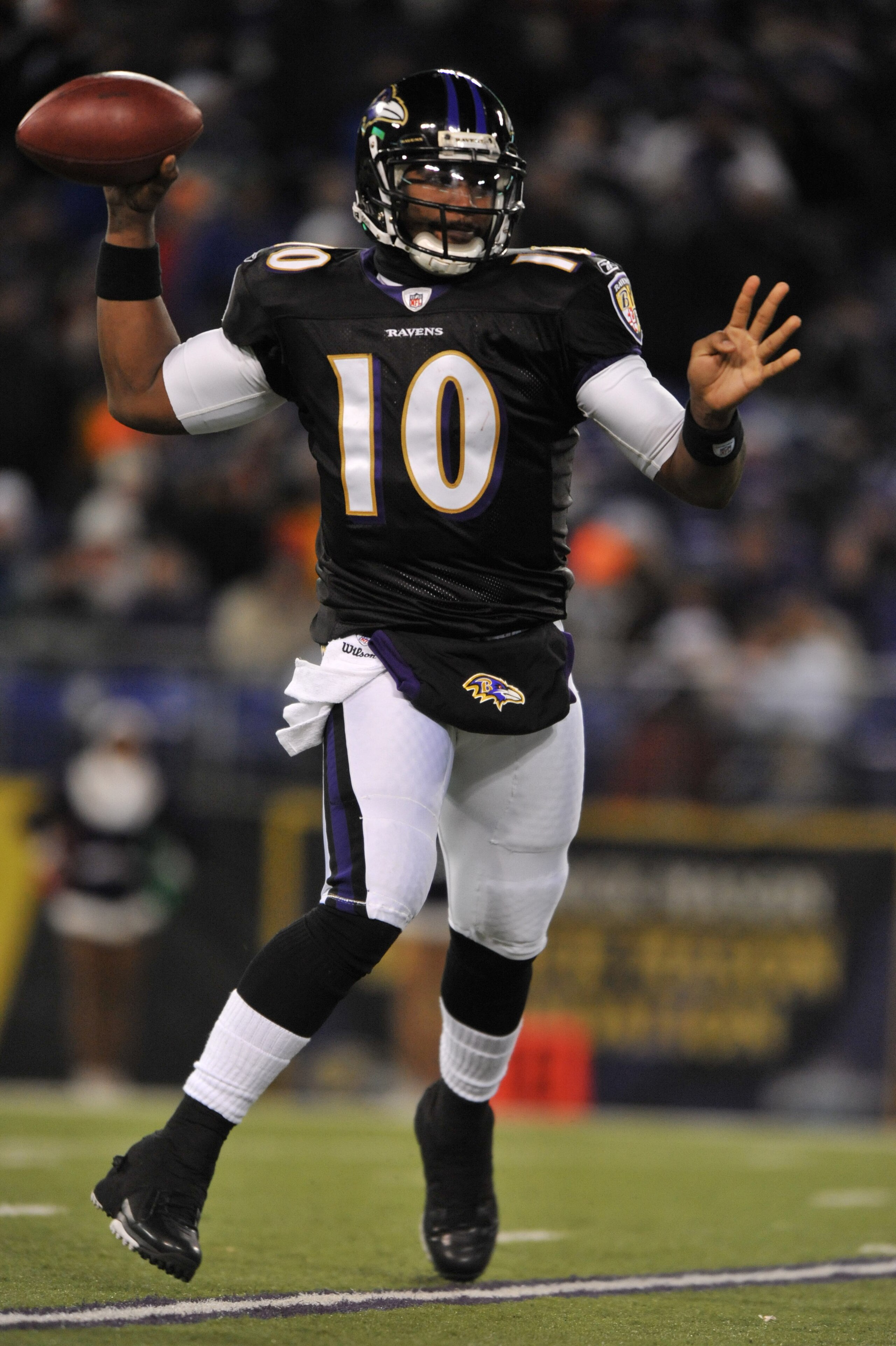 BALTIMORE - DECEMBER 20:  Troy Smith #10 of the Baltimore Ravens passes during the game against the Chicago Bears at M&T Bank Stadium on December 20, 2009 in Baltimore, Maryland. The Ravens defeated the Bears 31-7. (Photo by Larry French/Getty Images)