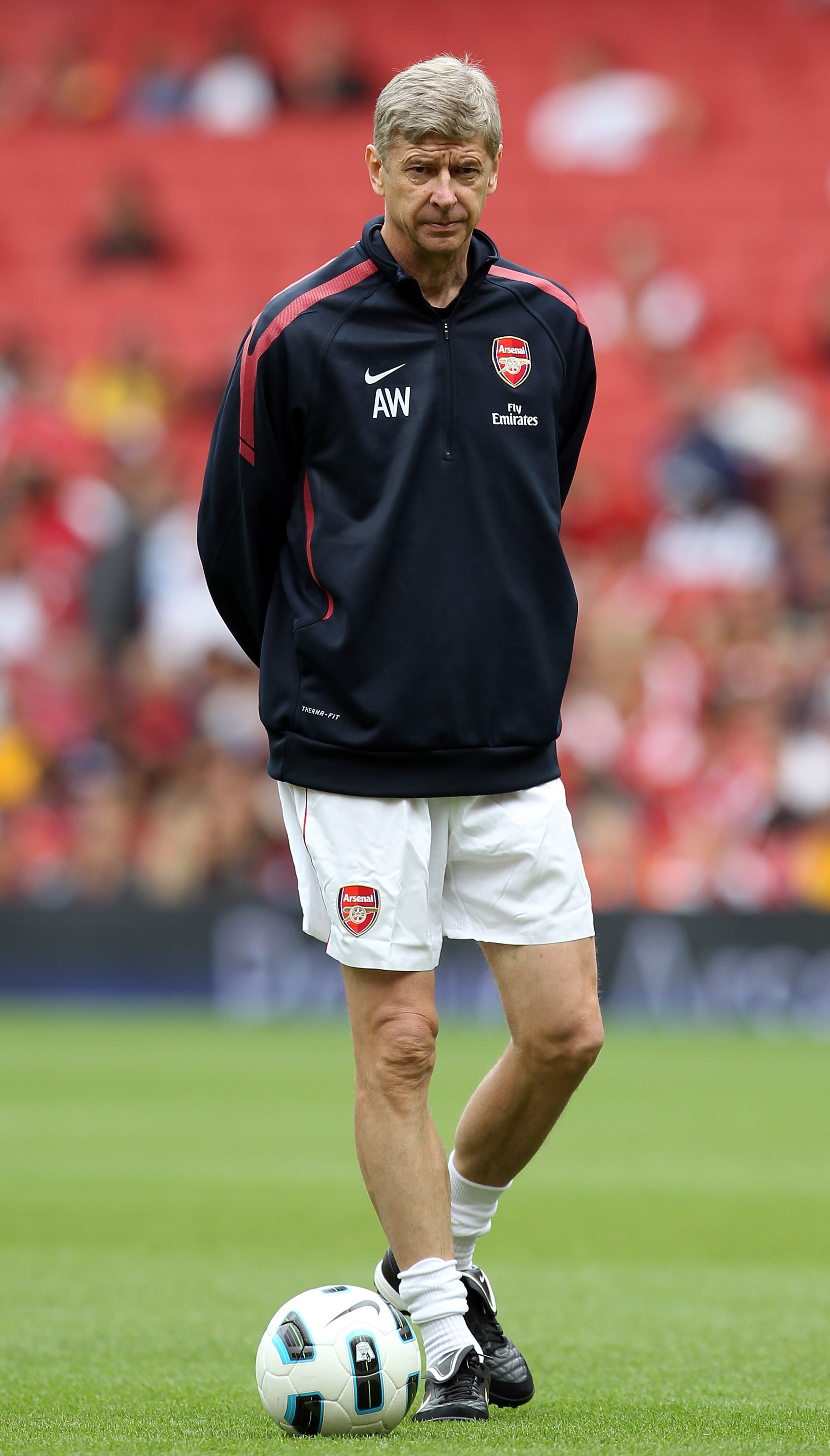 LONDON, ENGLAND - AUGUST 05: Arsenal Manager Arsene Wenger takes an Arsenal Opening Training session at Emirates Stadium on August 5, 2010 in London, England. (Photo by Bryn Lennon/Getty Images) LONDON, ENGLAND - AUGUST 05: Arsenal Manager Arsene Wenger takes an Arsenal Opening Training session at Emirates Stadium on August 5, 2010 in London, England. (Photo by Bryn Lennon/Getty Images)