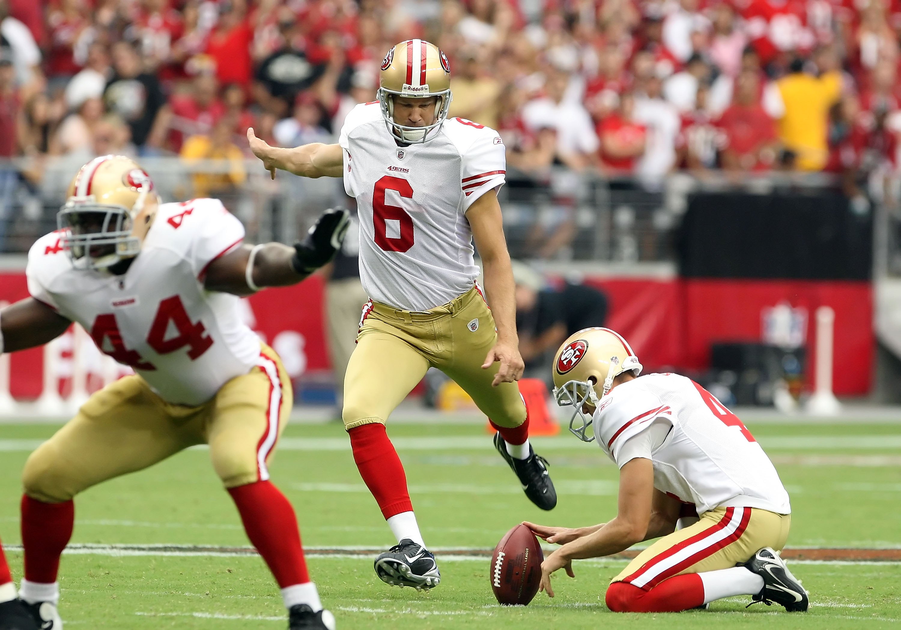 GLENDALE, AZ - SEPTEMBER 13:  Kicker Joe Nedney #6 of the San Francisco 49ers kicks a 37 yard field goal against the Arizona Cardinals during the NFL game at the Universtity of Phoenix Stadium on September 13, 2009 in Glendale, Arizona. The 49ers defeated