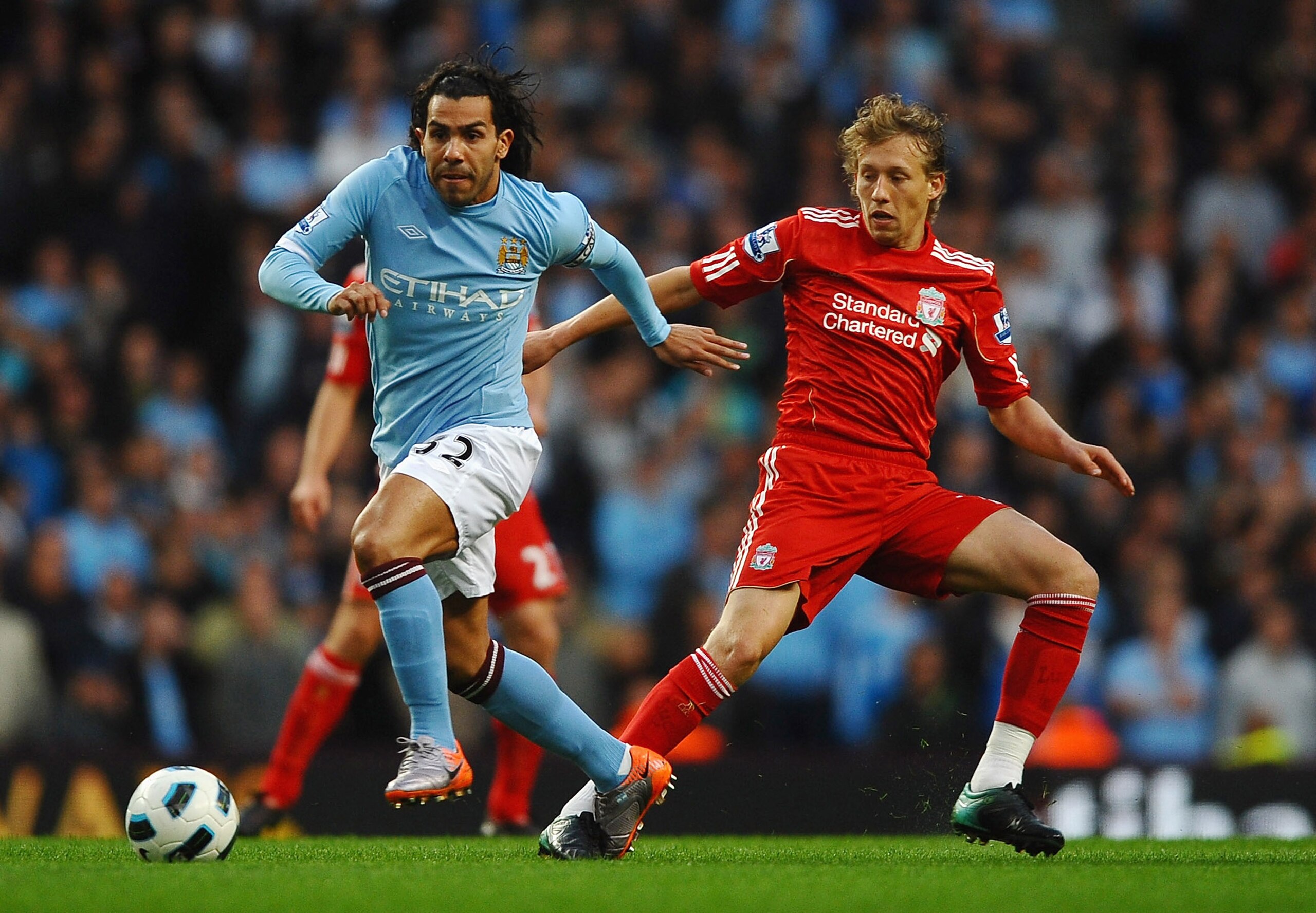 MANCHESTER, ENGLAND - AUGUST 23: Carlos Tevez of Manchester City battles with Lucas of Liverpool during the Barclays Premier League match between Manchester City and Liverpool at City of Manchester Stadium on August 23, 2010 in Manchester, England.  (Phot