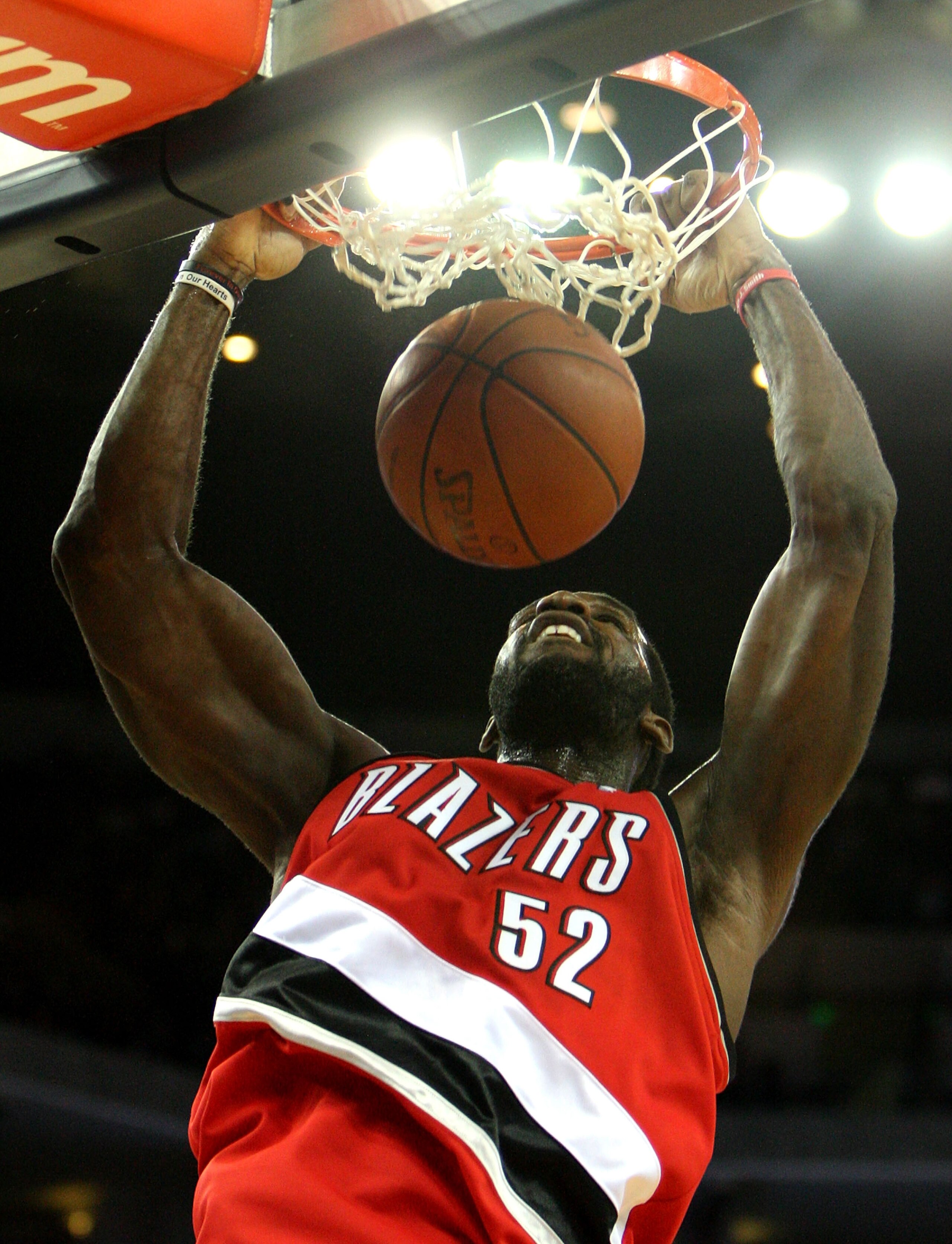 OAKLAND, CA - NOVEMBER 20: Greg Oden #52 of the Portland Trail Blazers dunks against the Golden State Warriors during an NBA game at Oracle Arena on November 20, 2009 in Oakland, California. (Photo by Jed Jacobsohn/Getty Images) OAKLAND, CA - NOVEMBER 20: Greg Oden #52 of the Portland Trail Blazers dunks against the Golden State Warriors during an NBA game at Oracle Arena on November 20, 2009 in Oakland, California. (Photo by Jed Jacobsohn/Getty Images)