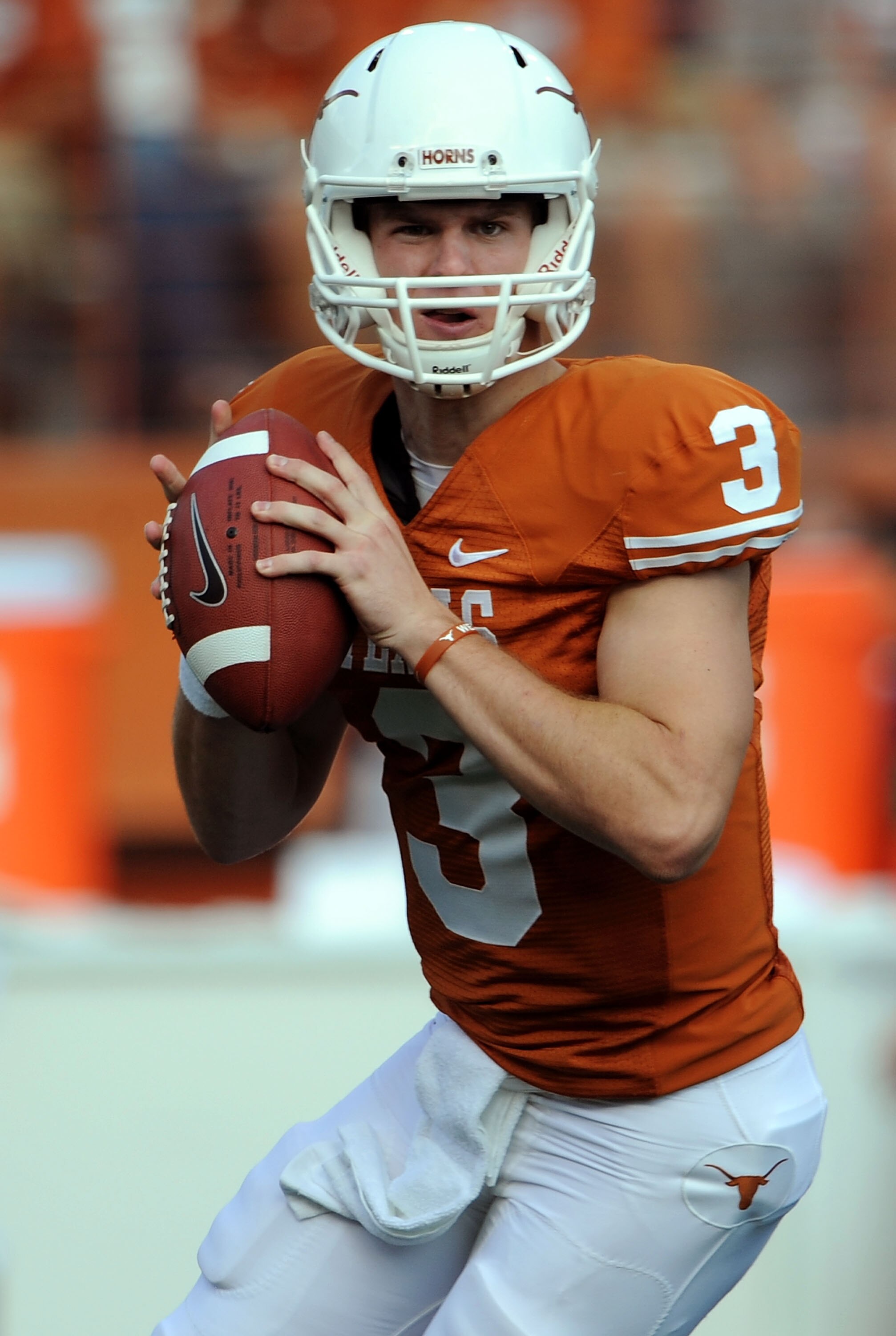 AUSTIN, TX - SEPTEMBER 26:  Quarterback Garrett Gilbert #3 of the Texas Longhorns throws against the UTEP Miners at Darrell K Royal-Texas Memorial Stadium on September 26, 2009 in Austin, Texas.  (Photo by Ronald Martinez/Getty Images)