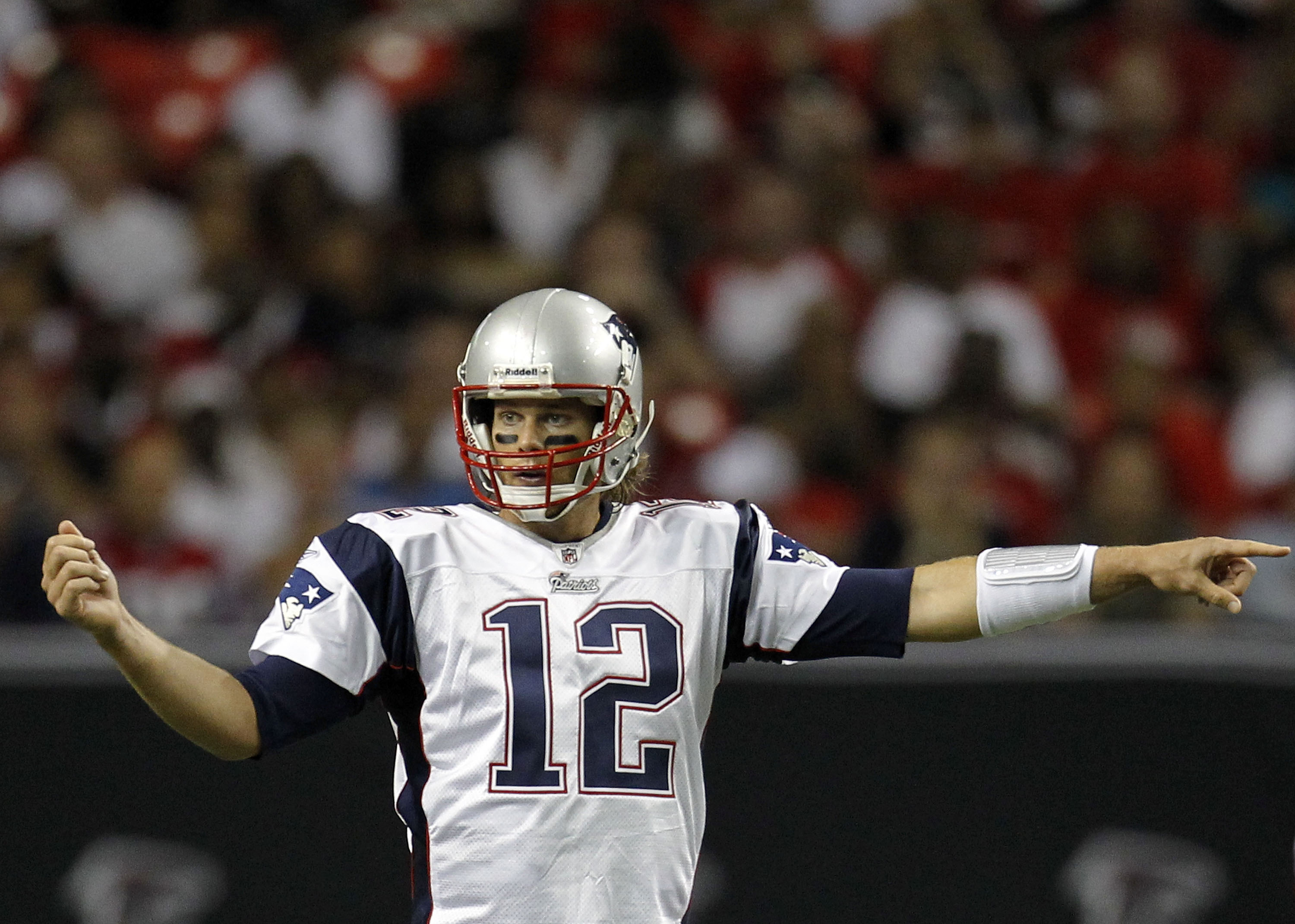 ATLANTA - AUGUST 19:  Quarterback Tom Brady #12 of the New England Patriots directs the offense during the preseason game against the Atlanta Falcons at the Georgia Dome on August 19, 2010 in Atlanta, Georgia.  (Photo by Mike Zarrilli/Getty Images)