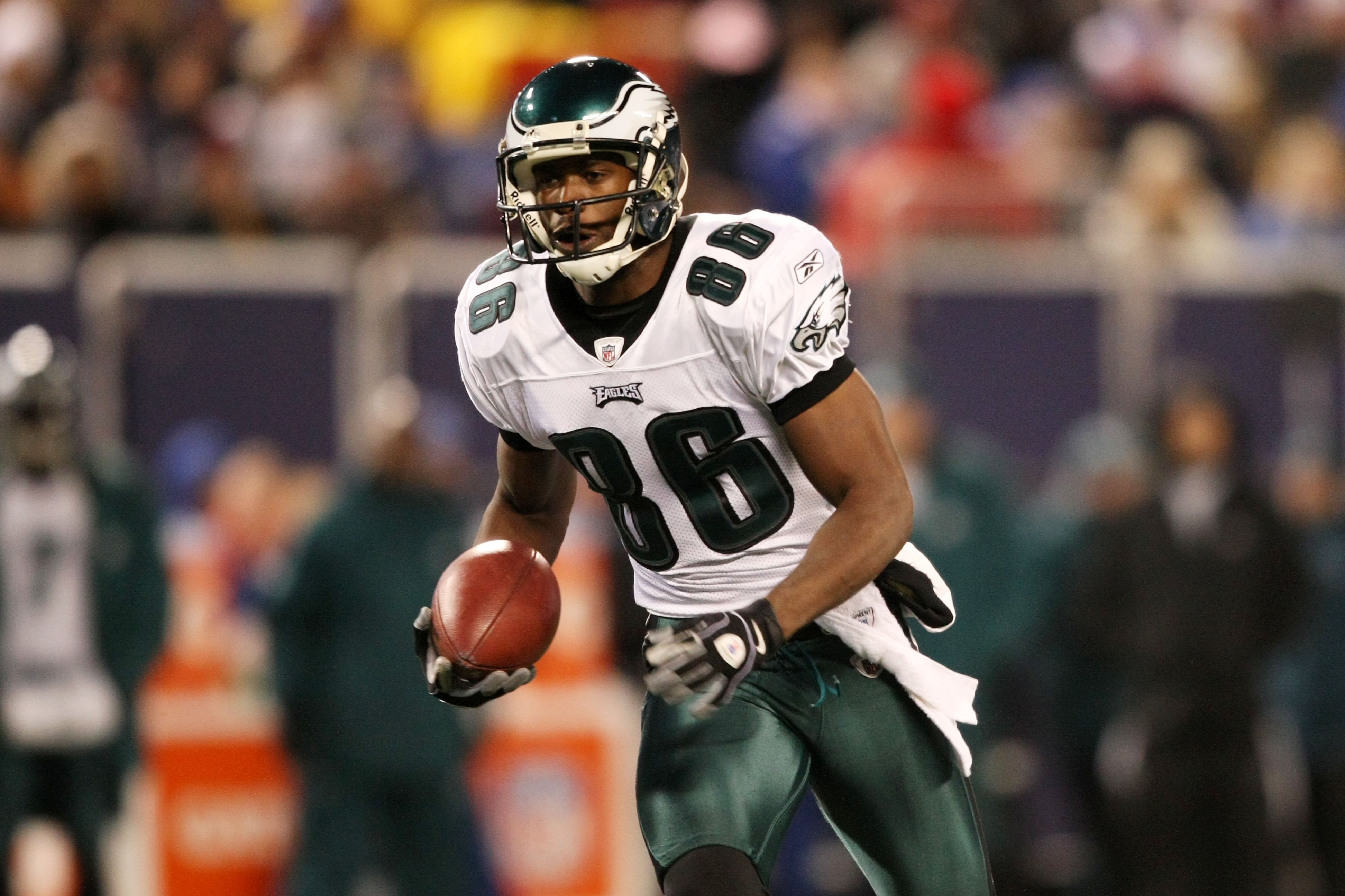 EAST RUTHERFORD, NJ - DECEMBER 13:  Reggie Brown #82 of the Philadelphia Eagles reacts against the New York Giants at Giants Stadium on December 13, 2009 in East Rutherford, New Jersey.  (Photo by Nick Laham/Getty Images)