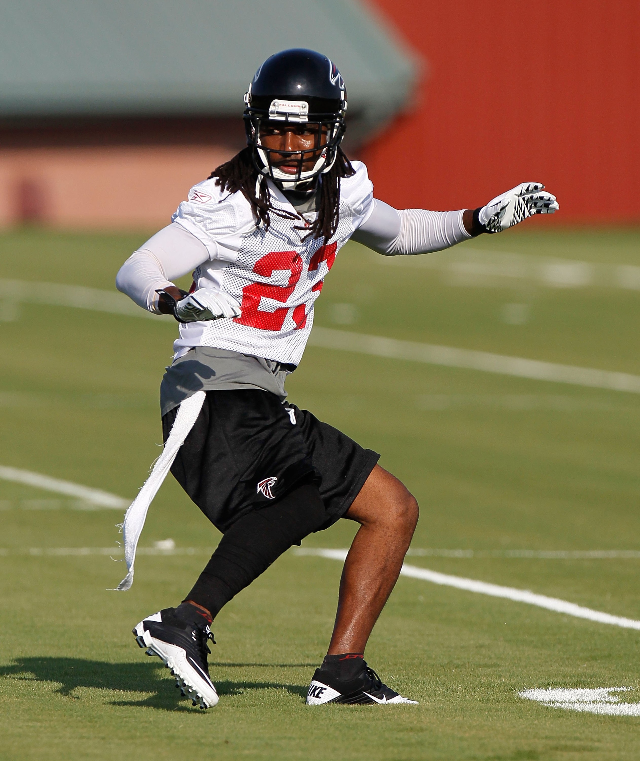 FLOWERY BRANCH, GA - JULY 30: Dunta Robinson #23 of the Atlanta Falcons runs drills during opening day of training camp on July 30, 2010 at the Falcons Training Complex in Flowery Branch, Georgia. (Photo by Kevin C. Cox/Getty Images) FLOWERY BRANCH, GA - JULY 30: Dunta Robinson #23 of the Atlanta Falcons runs drills during opening day of training camp on July 30, 2010 at the Falcons Training Complex in Flowery Branch, Georgia. (Photo by Kevin C. Cox/Getty Images)