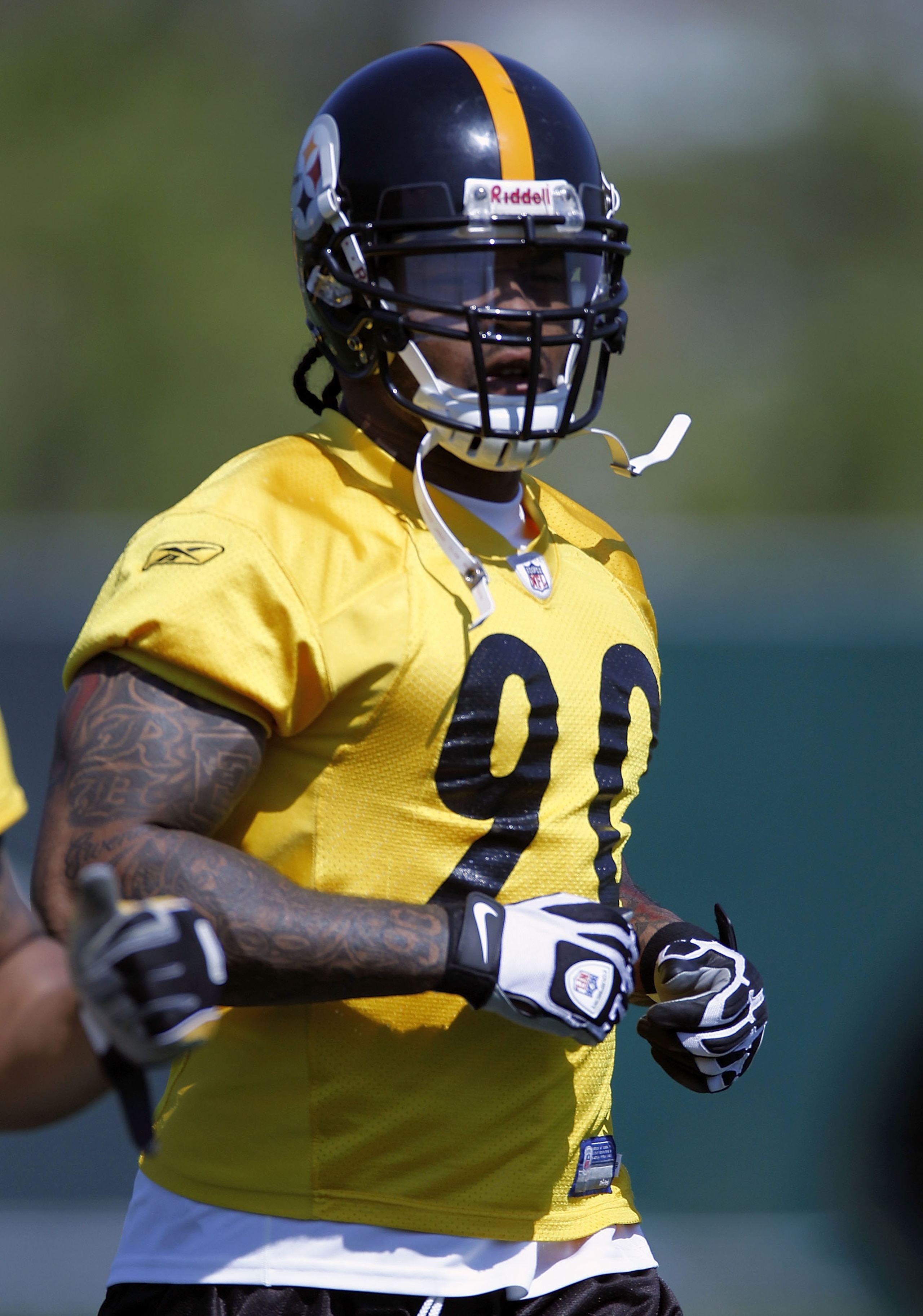 PITTSBURGH - APRIL 30: Thaddeus Gibson #90 of the Pittsburgh Steelers gets ready to run a drill during mini camp at the Pittsburgh Steelers Training Facility on April 30, 2010 in Pittsburgh, Pennsylvania.  (Photo by Gregory Shamus/Getty Images)