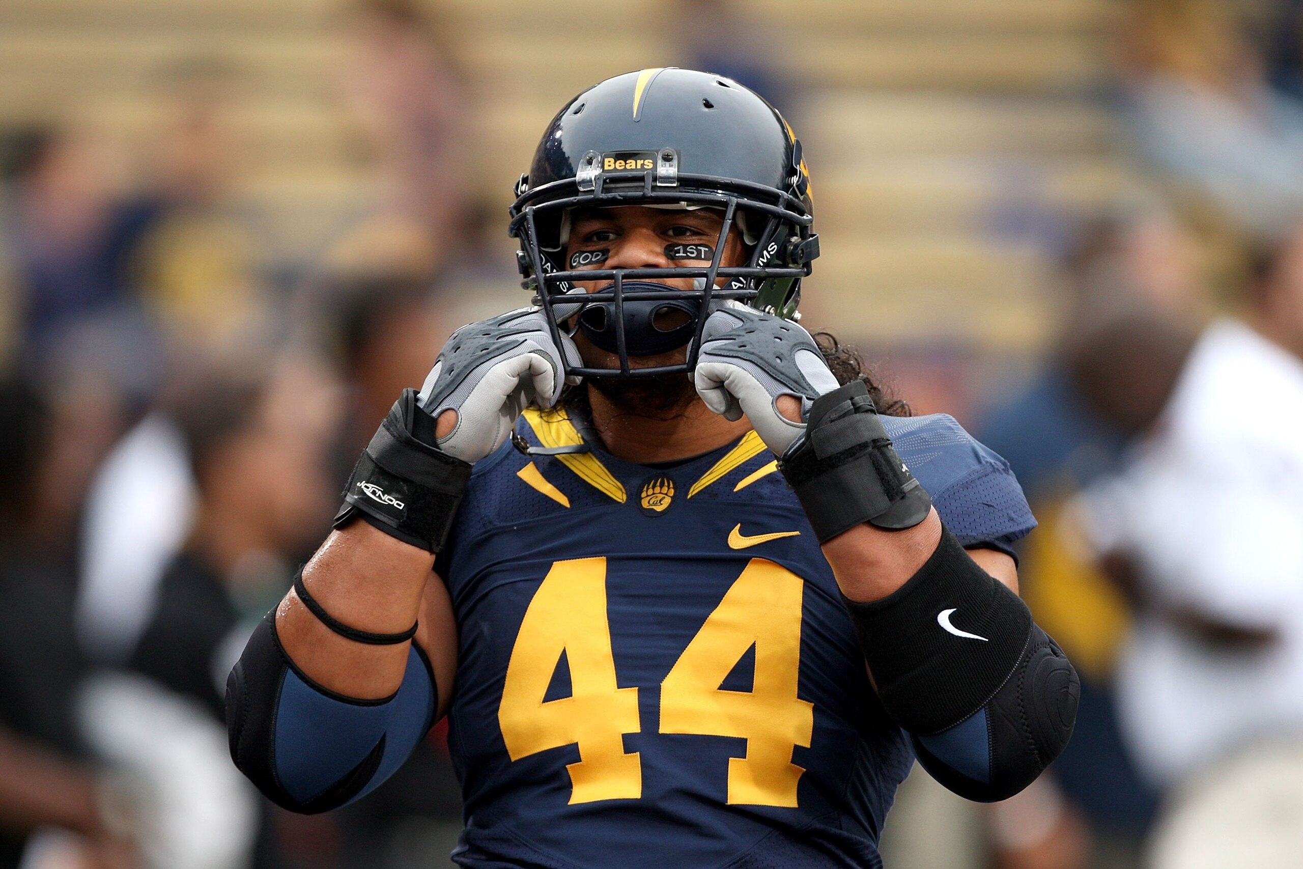 BERKELEY, CA - SEPTEMBER 05: Tyson Alualu #44 of the California Golden Bears warms up before their game against the Maryland Terrapins at California Memorial Stadium on September 5, 2009 in Berkeley, California. (Photo by Ezra Shaw/Getty Images) BERKELEY, CA - SEPTEMBER 05: Tyson Alualu #44 of the California Golden Bears warms up before their game against the Maryland Terrapins at California Memorial Stadium on September 5, 2009 in Berkeley, California. (Photo by Ezra Shaw/Getty Images)