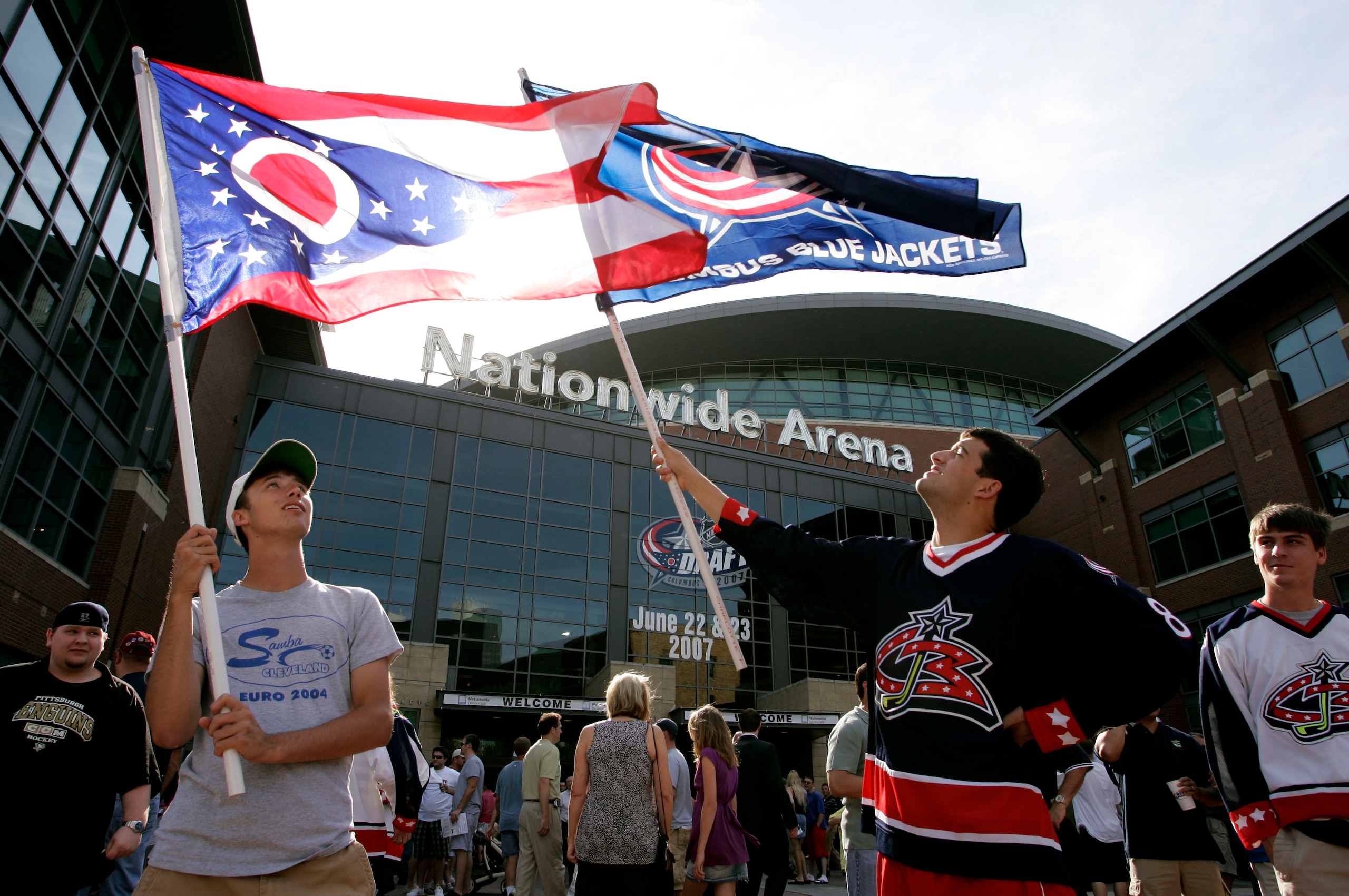 COLUMBUS, OH - JUNE 22:  Fans of the Columbus Blue Jackets wave flags prior to first round of the 2007 NHL Entry Draft outside of Nationwide Arena on June 22, 2007 in Columbus, Ohio.  (Photo by Jamie Sabau/Getty Images)